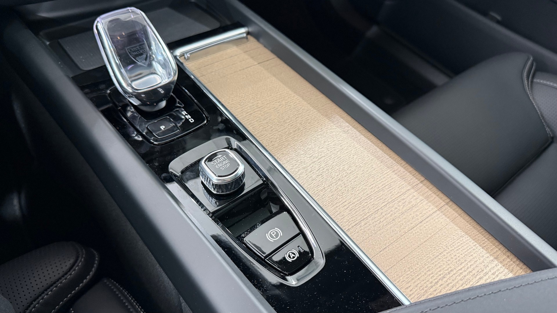 VOLVO XC60 2.0 T6 TE Ultra Dark eAWD-image-11