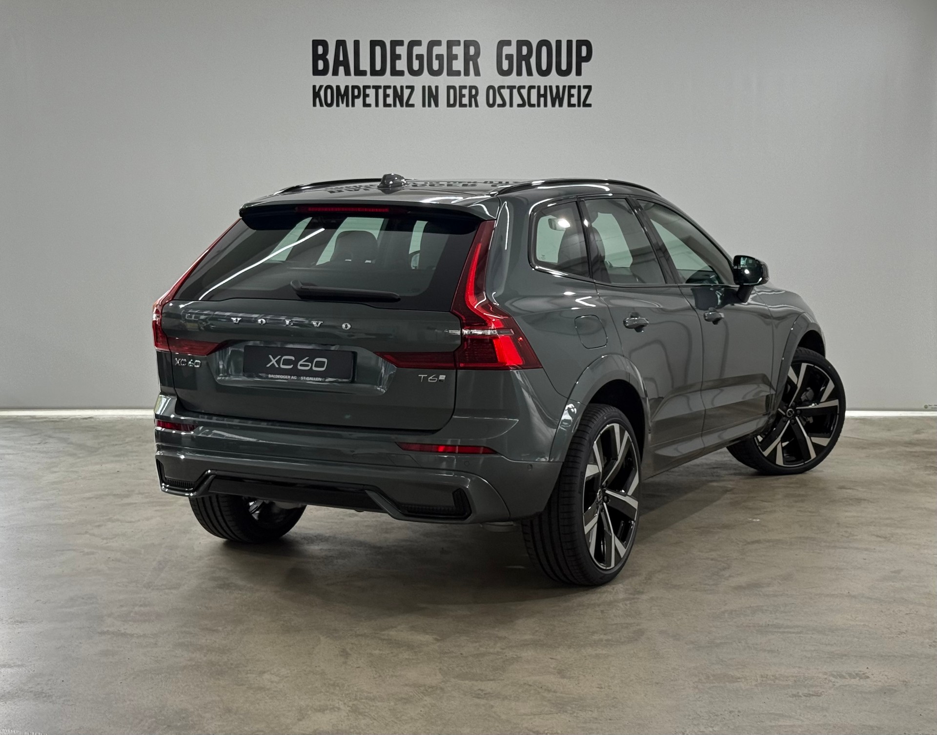 VOLVO XC60 2.0 T6 TE Ultra Dark eAWD-showroom-element-2