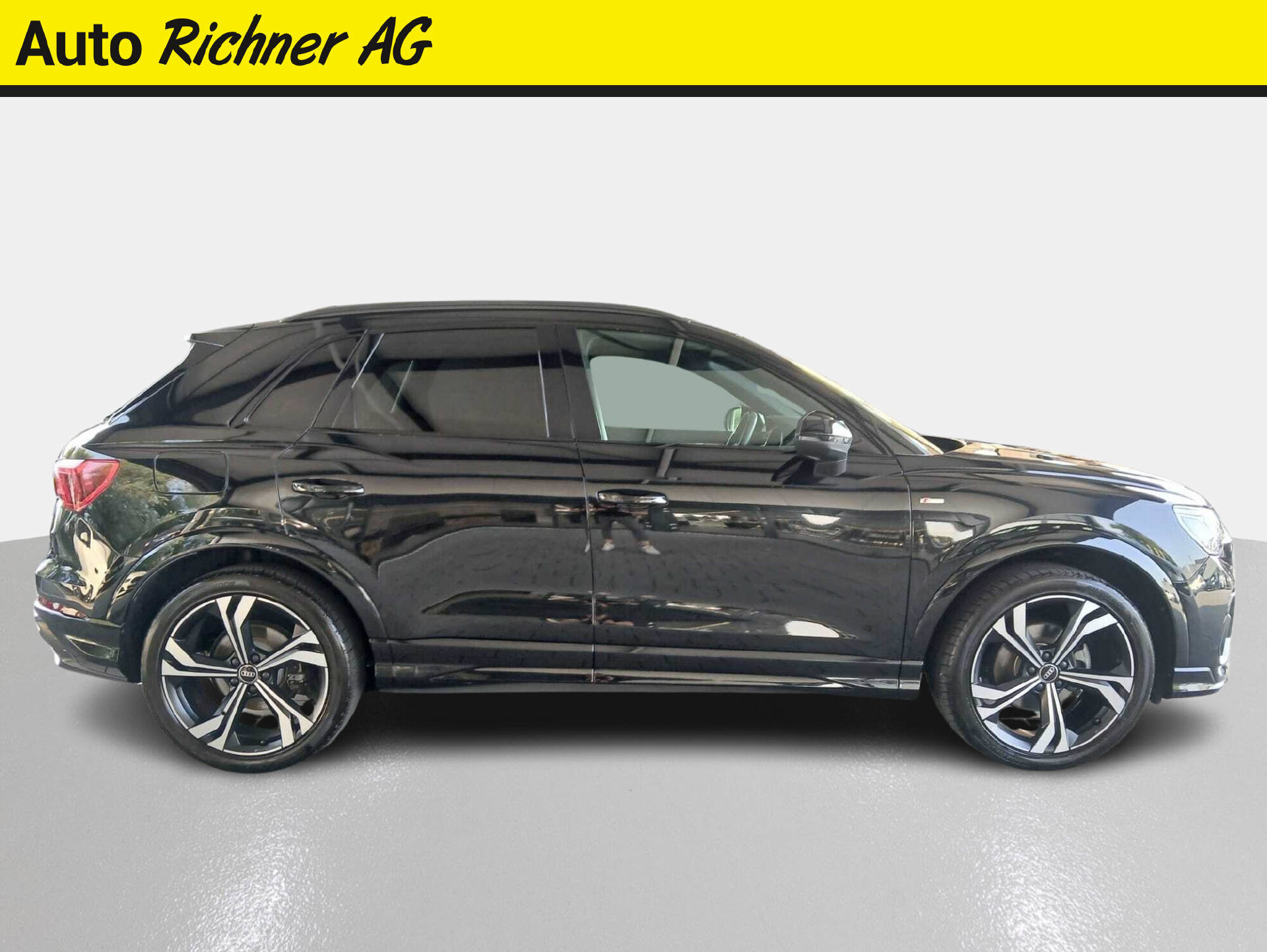 AUDI Q3 1.5 35 TFSI S line S-Tronic-showroom-element-2