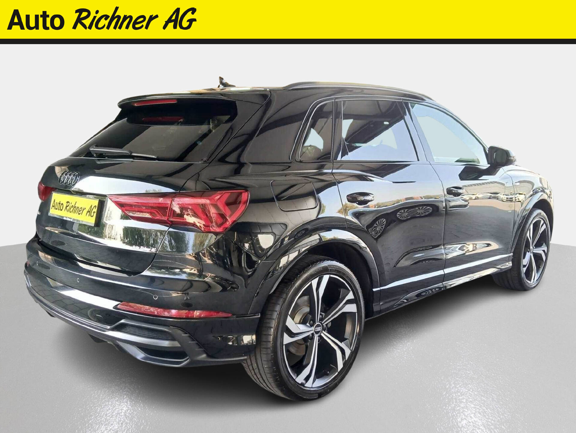AUDI Q3 1.5 35 TFSI S line S-Tronic-showroom-element-3
