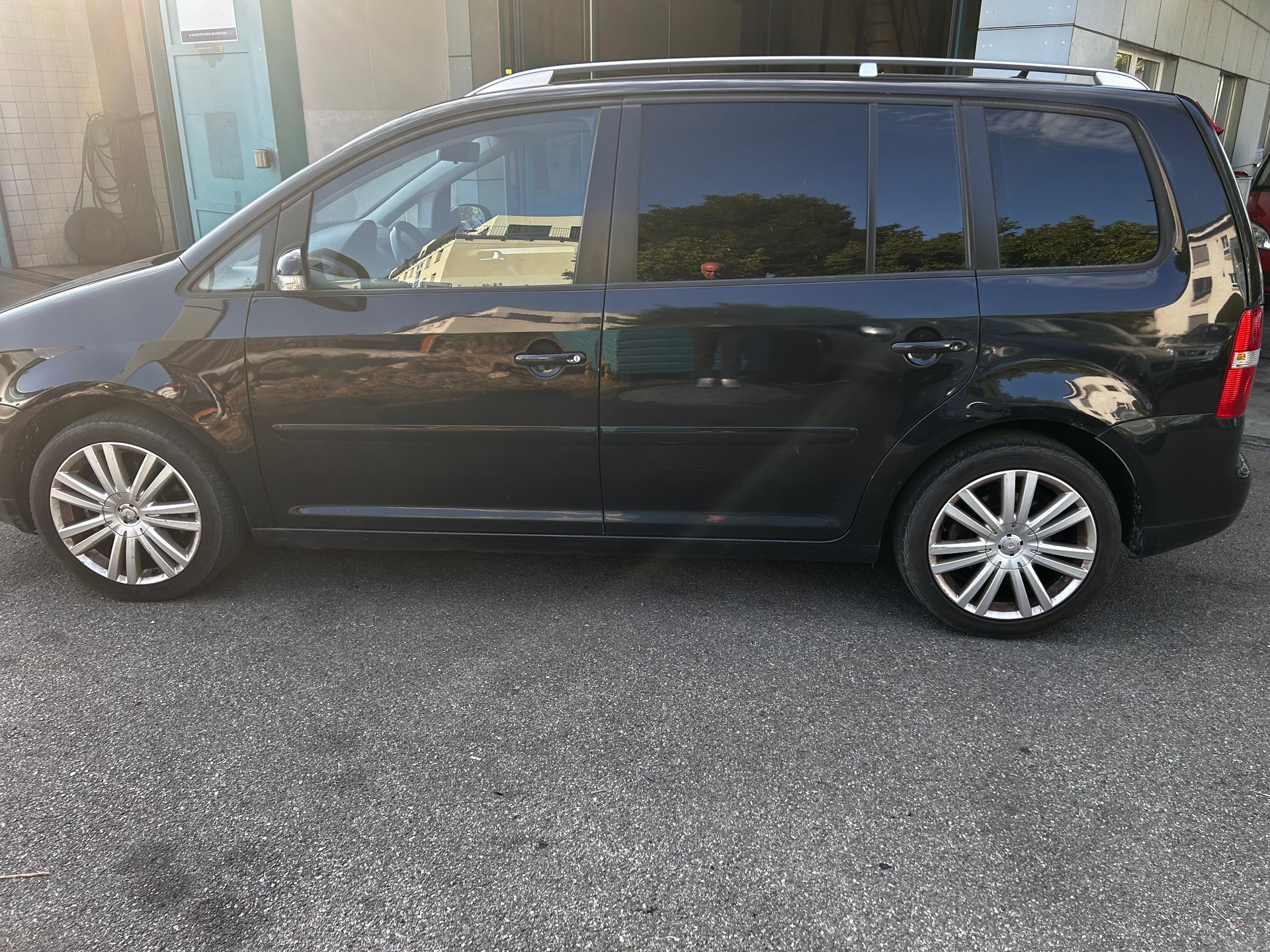VW Touran 2.0 TDI Trendline-image-7