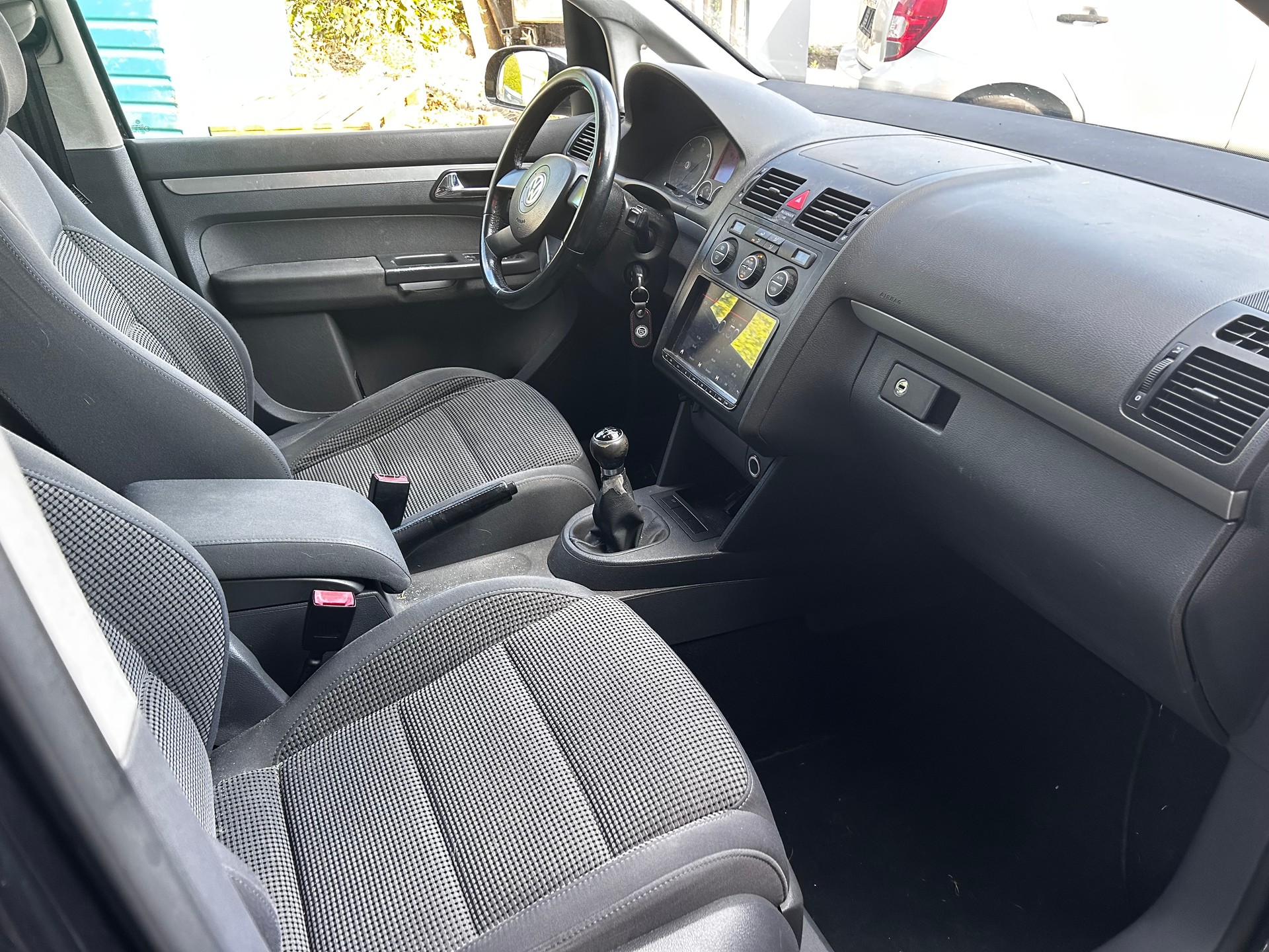 VW Touran 2.0 TDI Trendline-image-9