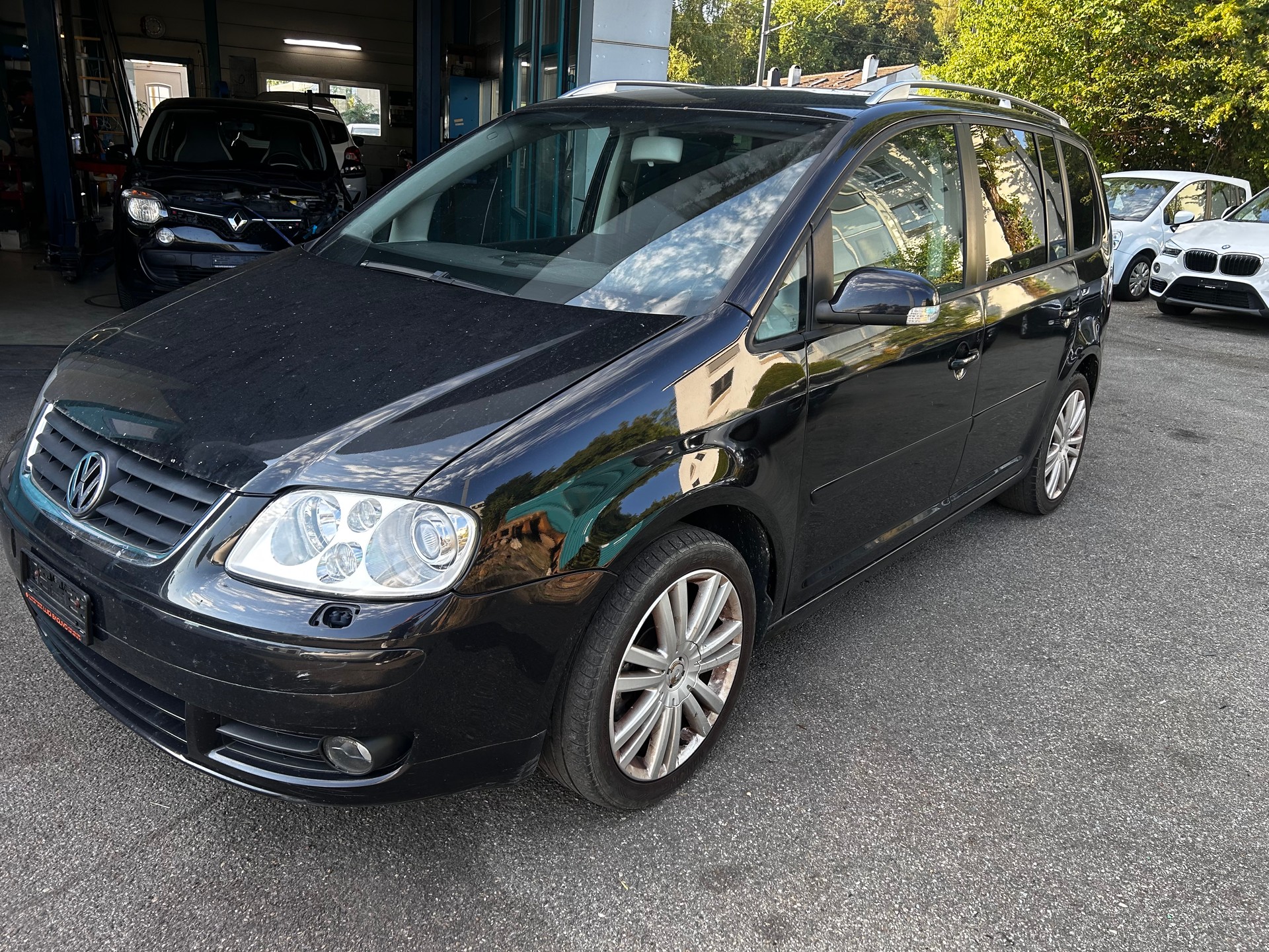 VW Touran 2.0 TDI Trendline-image-1