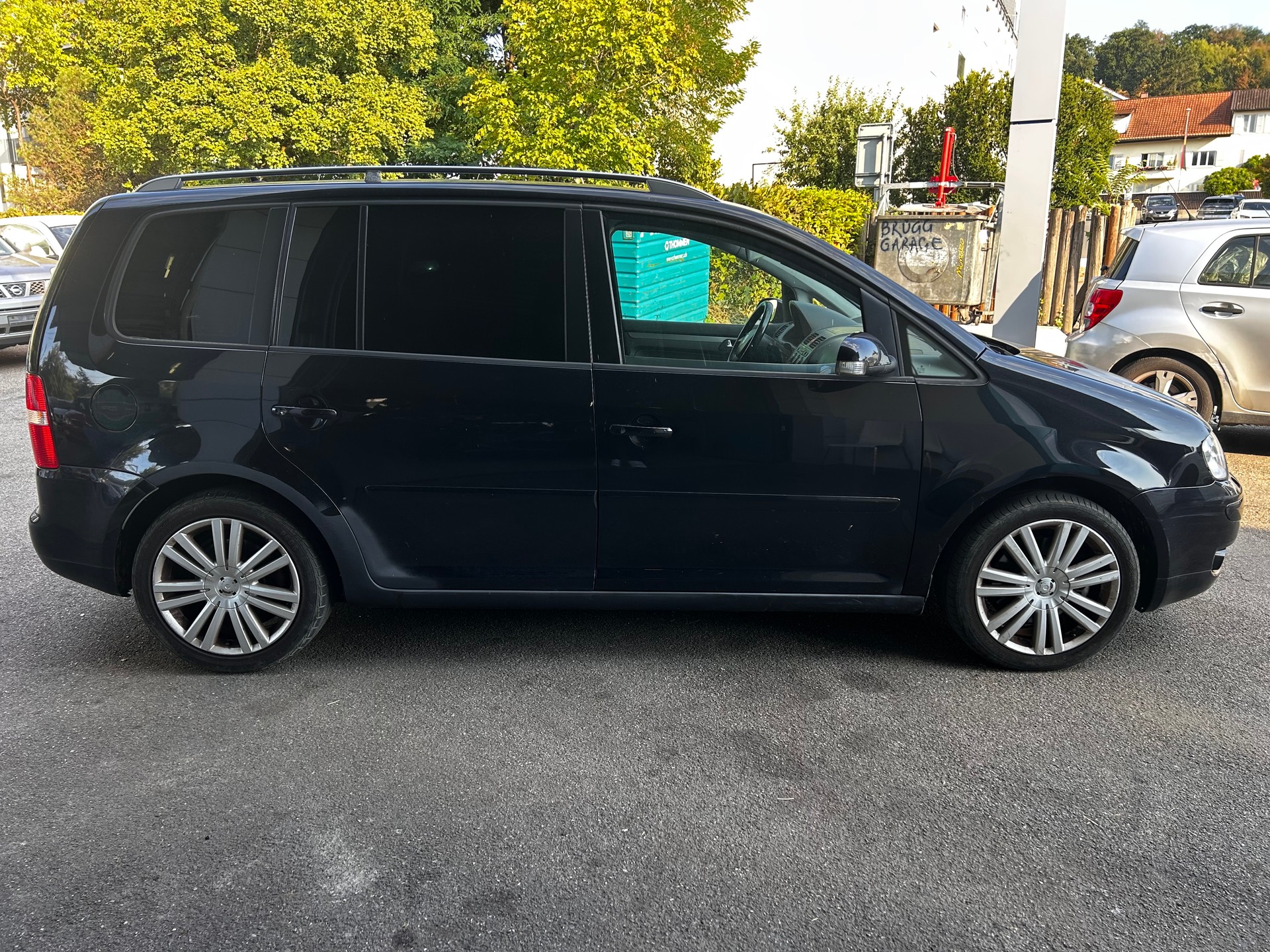 VW Touran 2.0 TDI Trendline-image-3