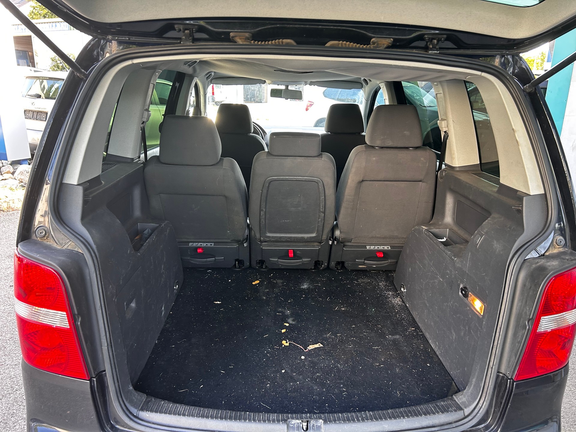 VW Touran 2.0 TDI Trendline-image-8