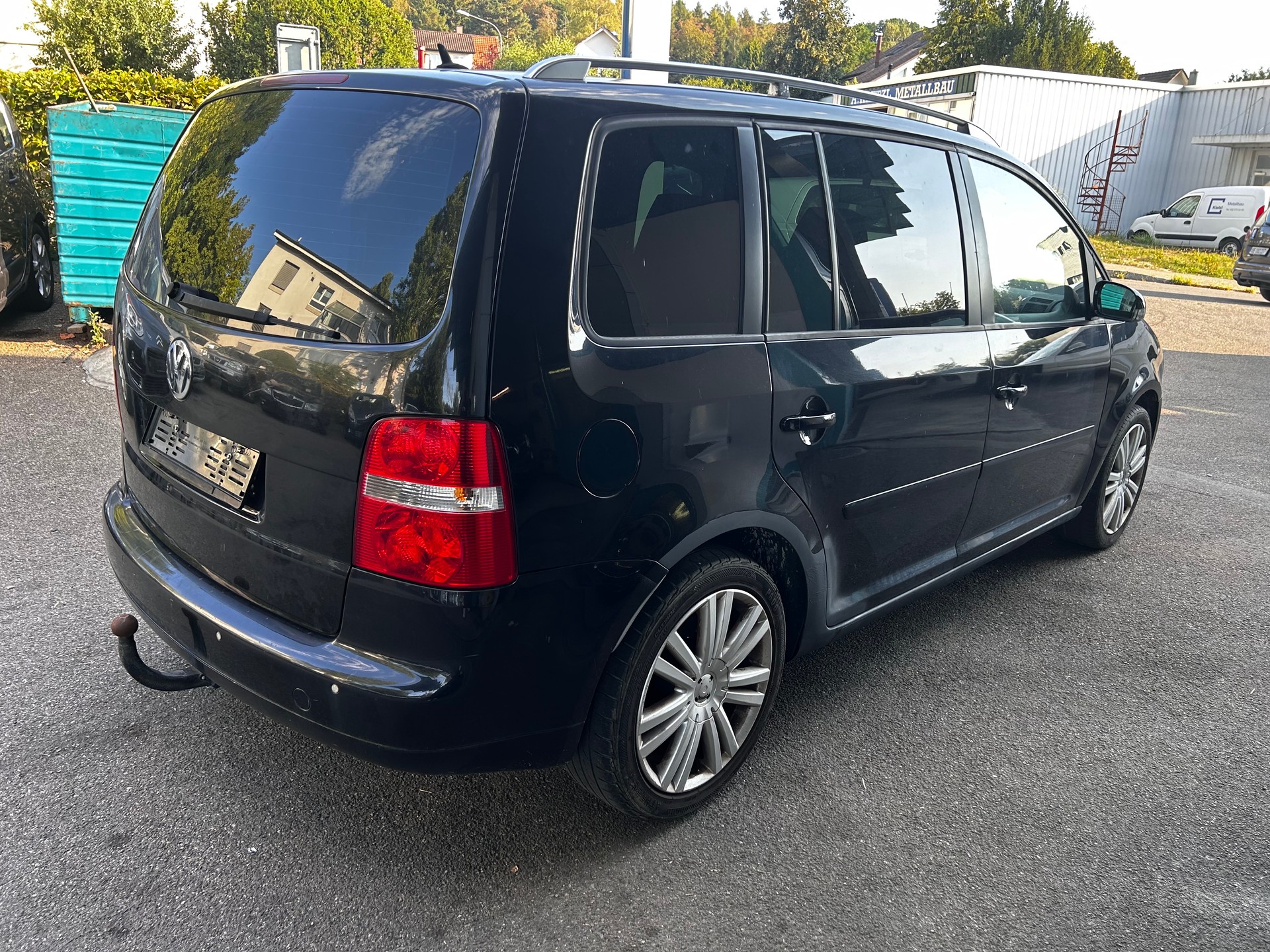VW Touran 2.0 TDI Trendline-image-5
