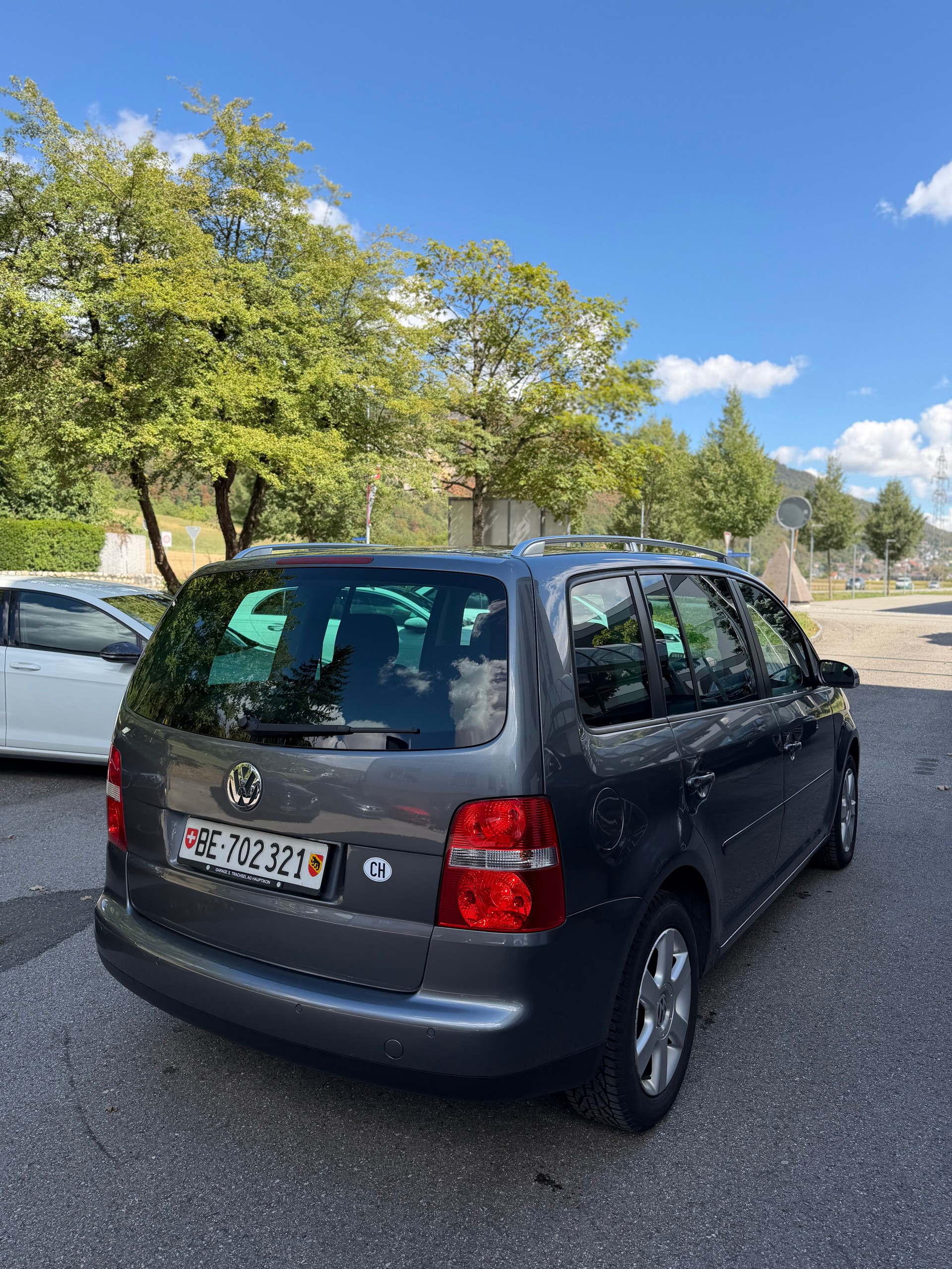 VW TOURAN-showroom-element-3