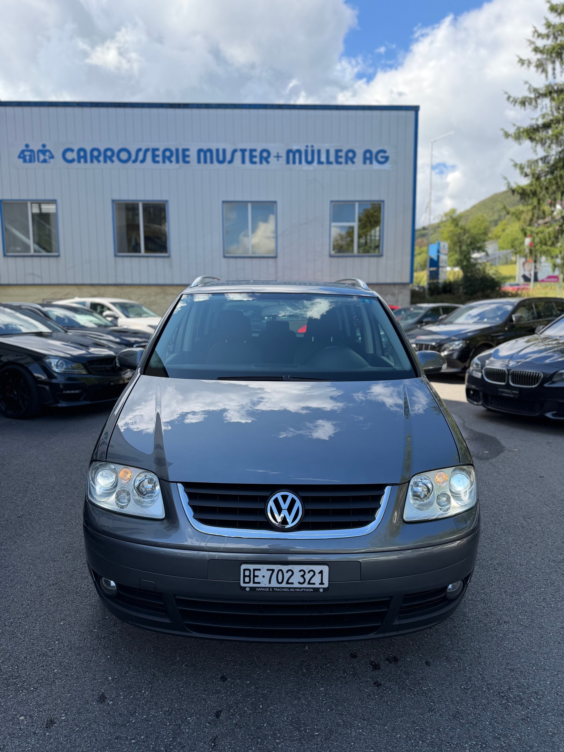 VW TOURAN-showroom-element-1