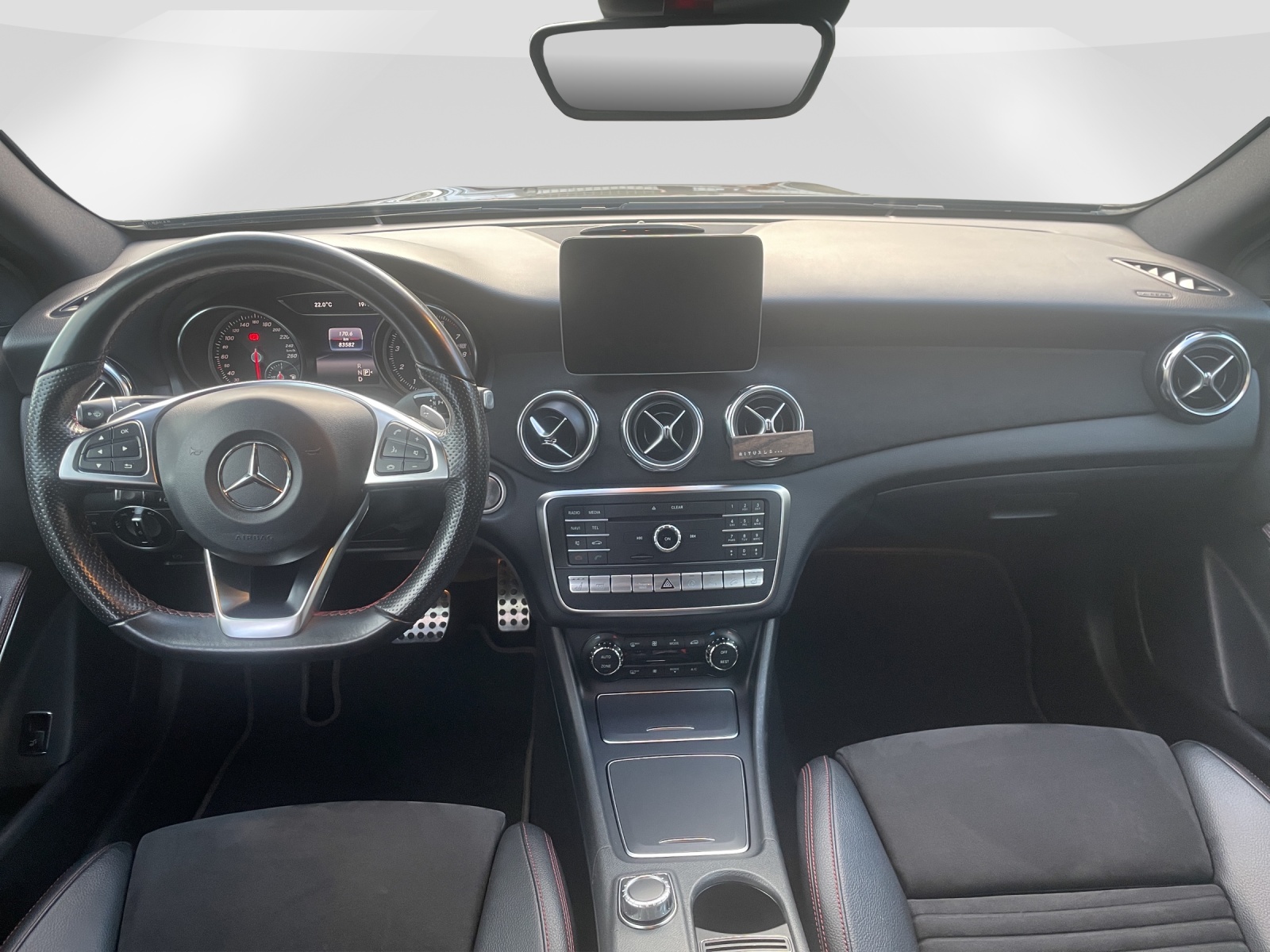 MERCEDES-BENZ GLA 220 AMG Line 4m-image-4