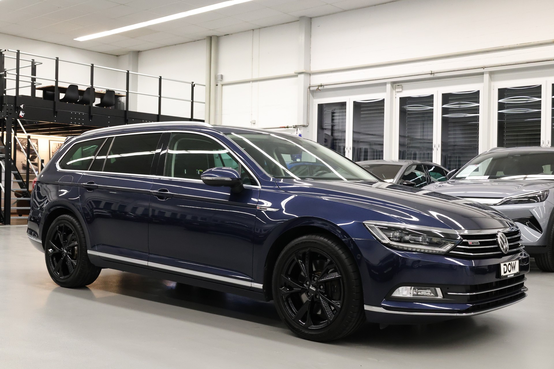 VW Passat Variant 2.0 TSI Highline DSG 4m-showroom-element-1