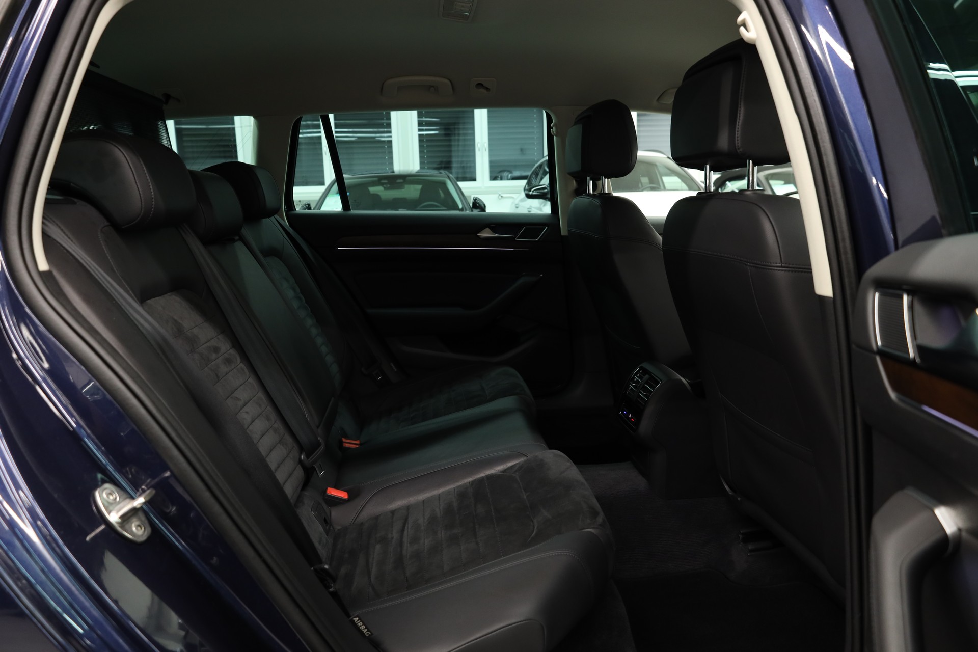 VW Passat Variant 2.0 TSI Highline DSG 4m-image-27