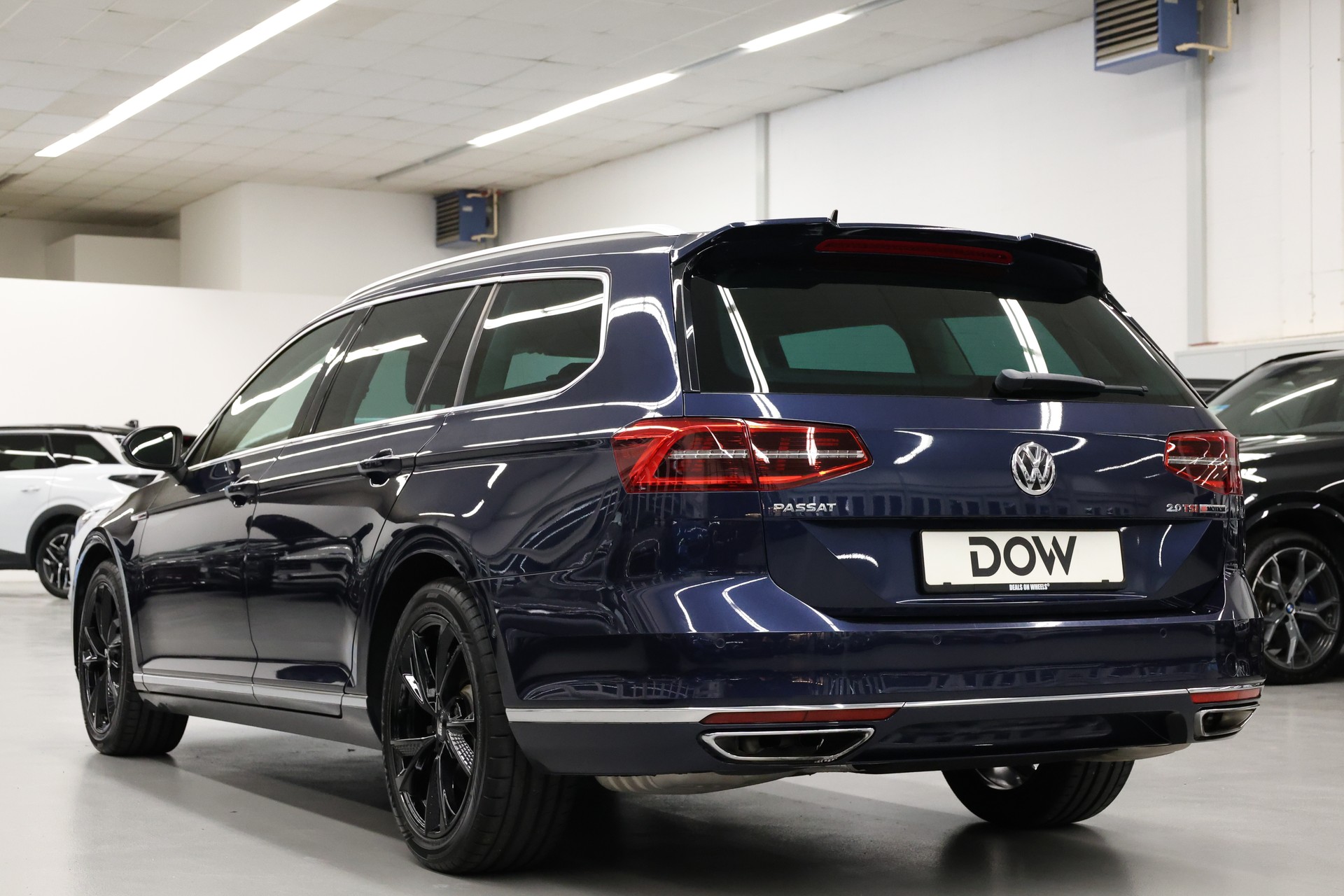 VW Passat Variant 2.0 TSI Highline DSG 4m-image-9