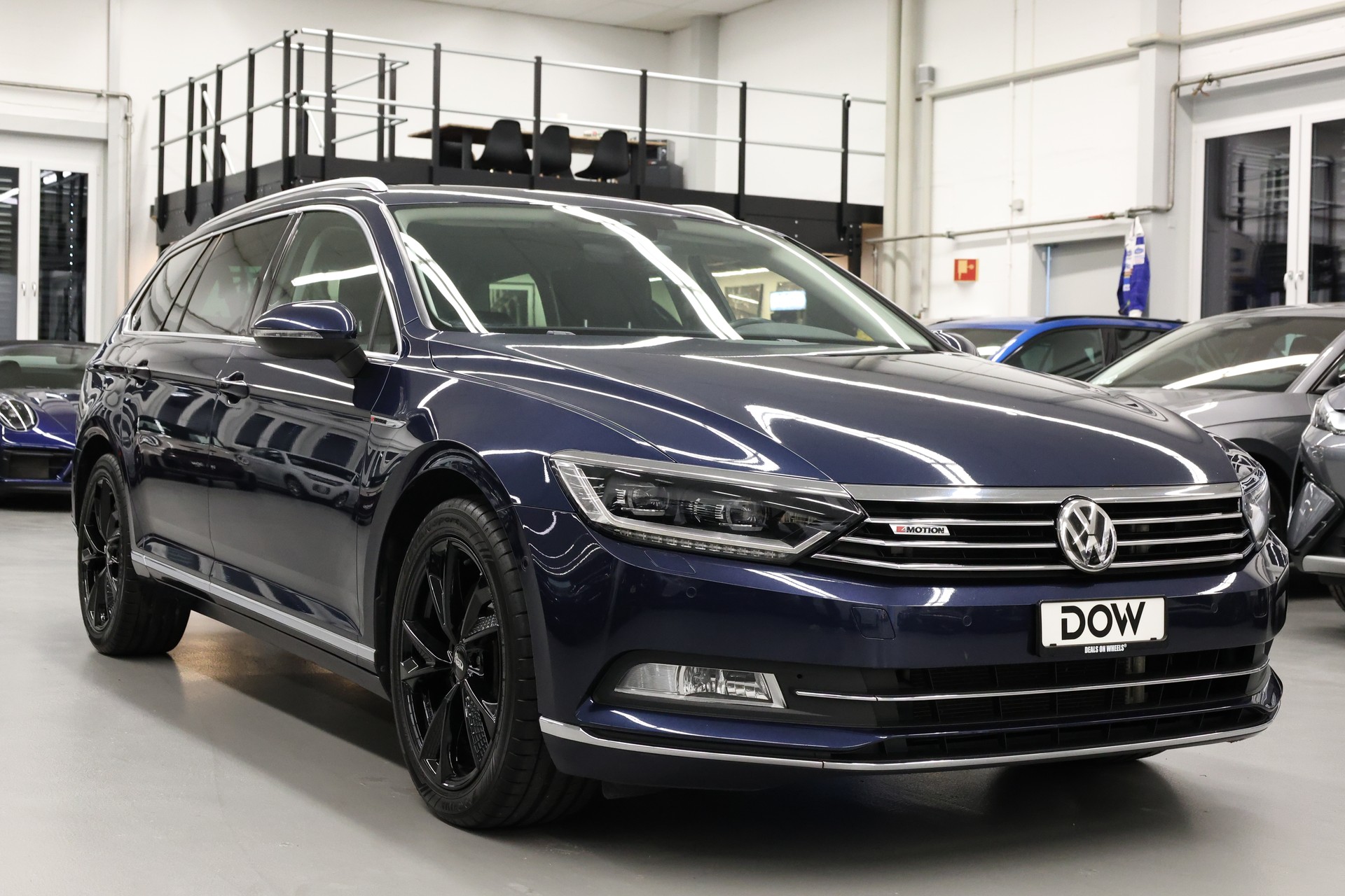 VW Passat Variant 2.0 TSI Highline DSG 4m-showroom-element-3
