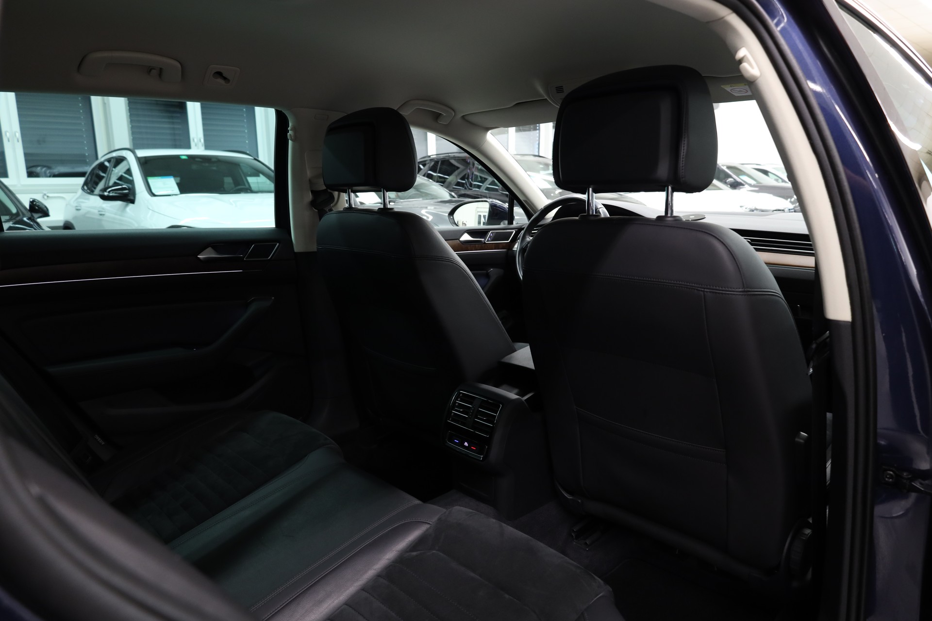 VW Passat Variant 2.0 TSI Highline DSG 4m-image-26
