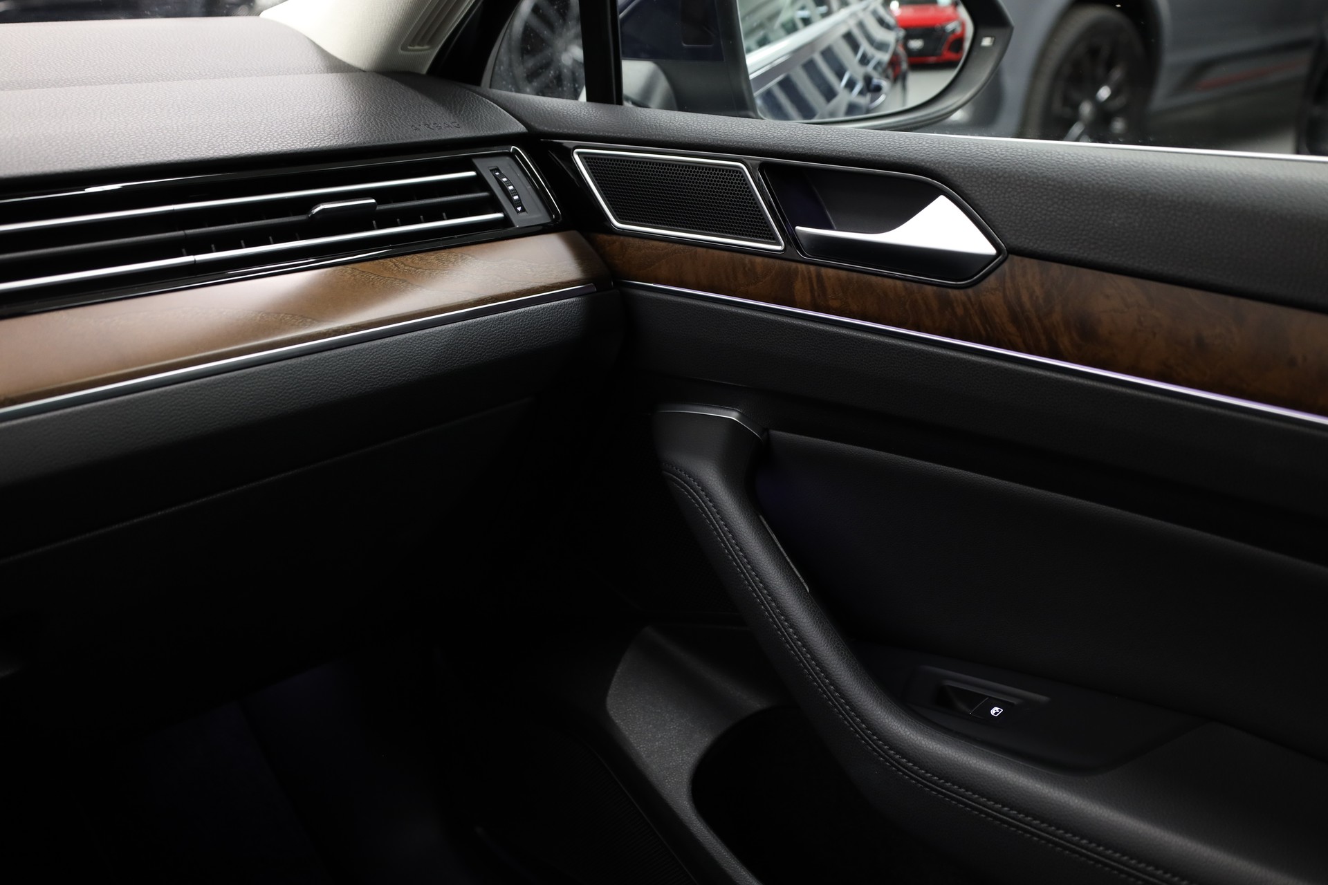 VW Passat Variant 2.0 TSI Highline DSG 4m-image-23