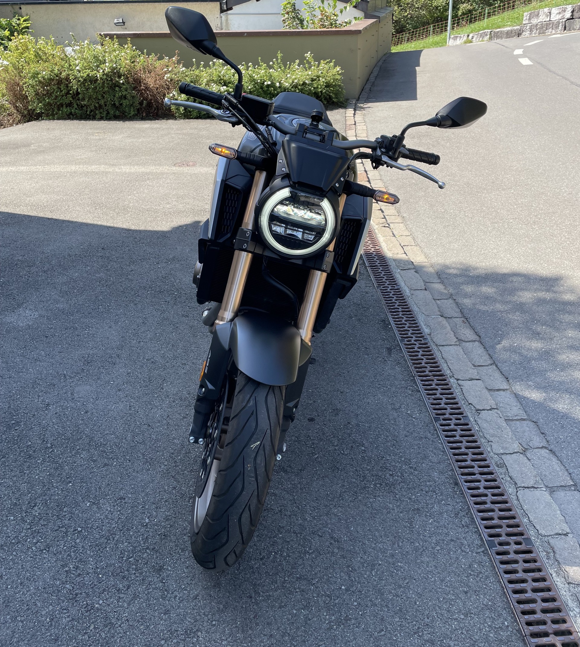 HONDA CB 650 R-image-1