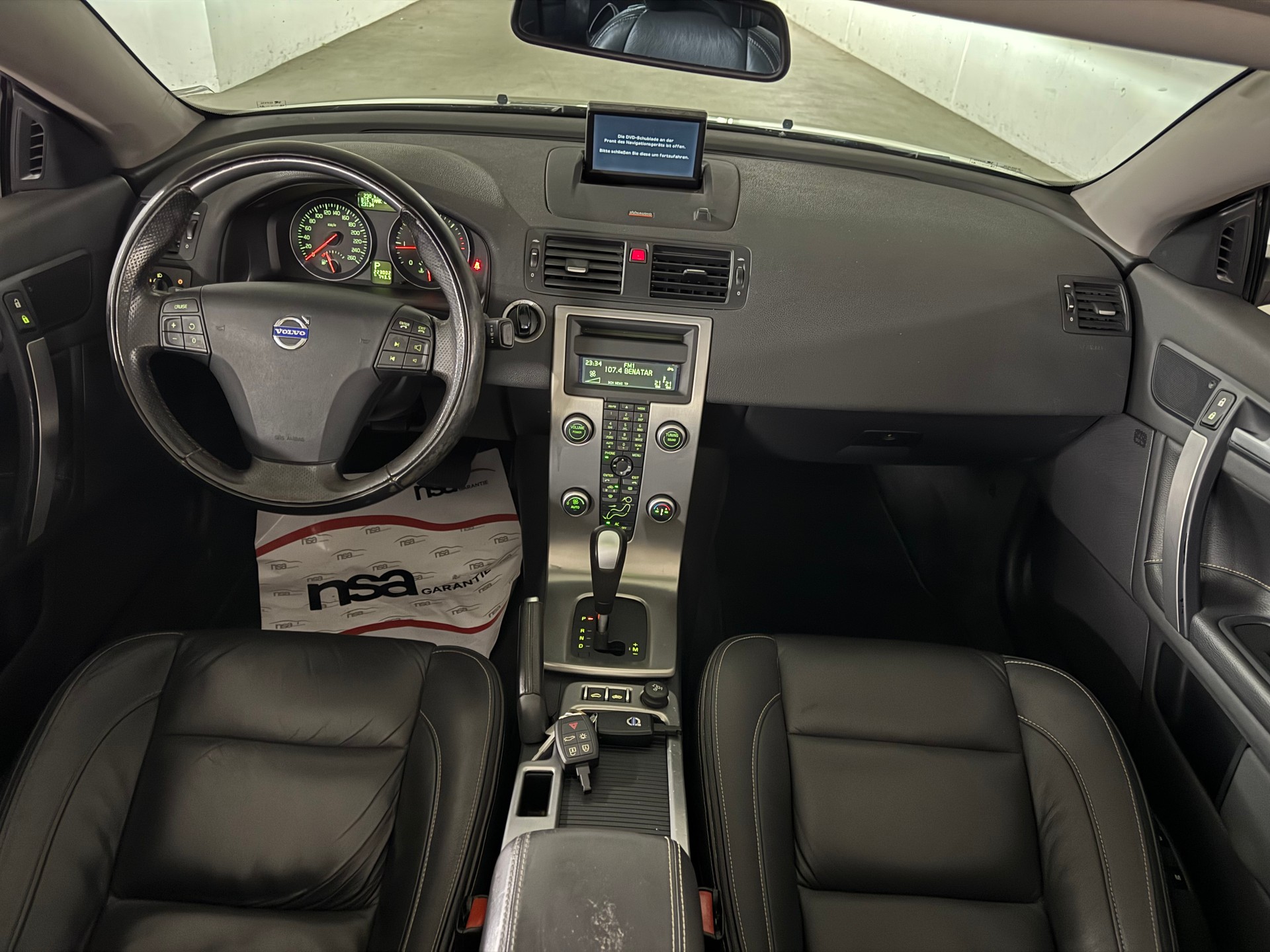 VOLVO C70 2.0D Summum Powershift 1-Hand-image-9