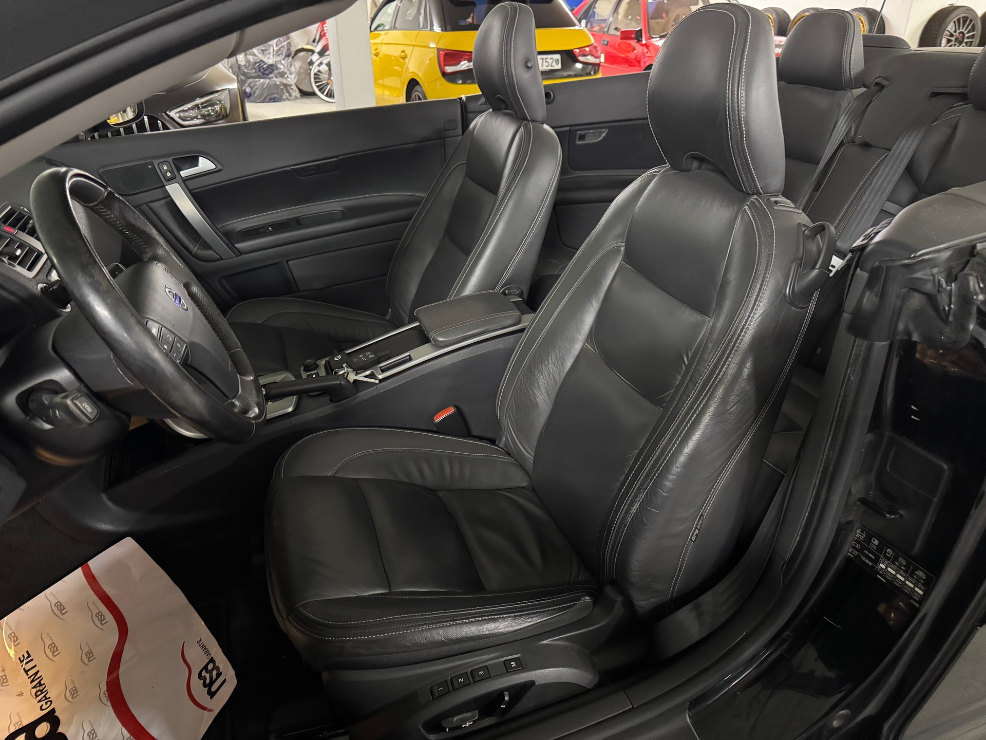 VOLVO C70 2.0D Summum Powershift 1-Hand-image-10