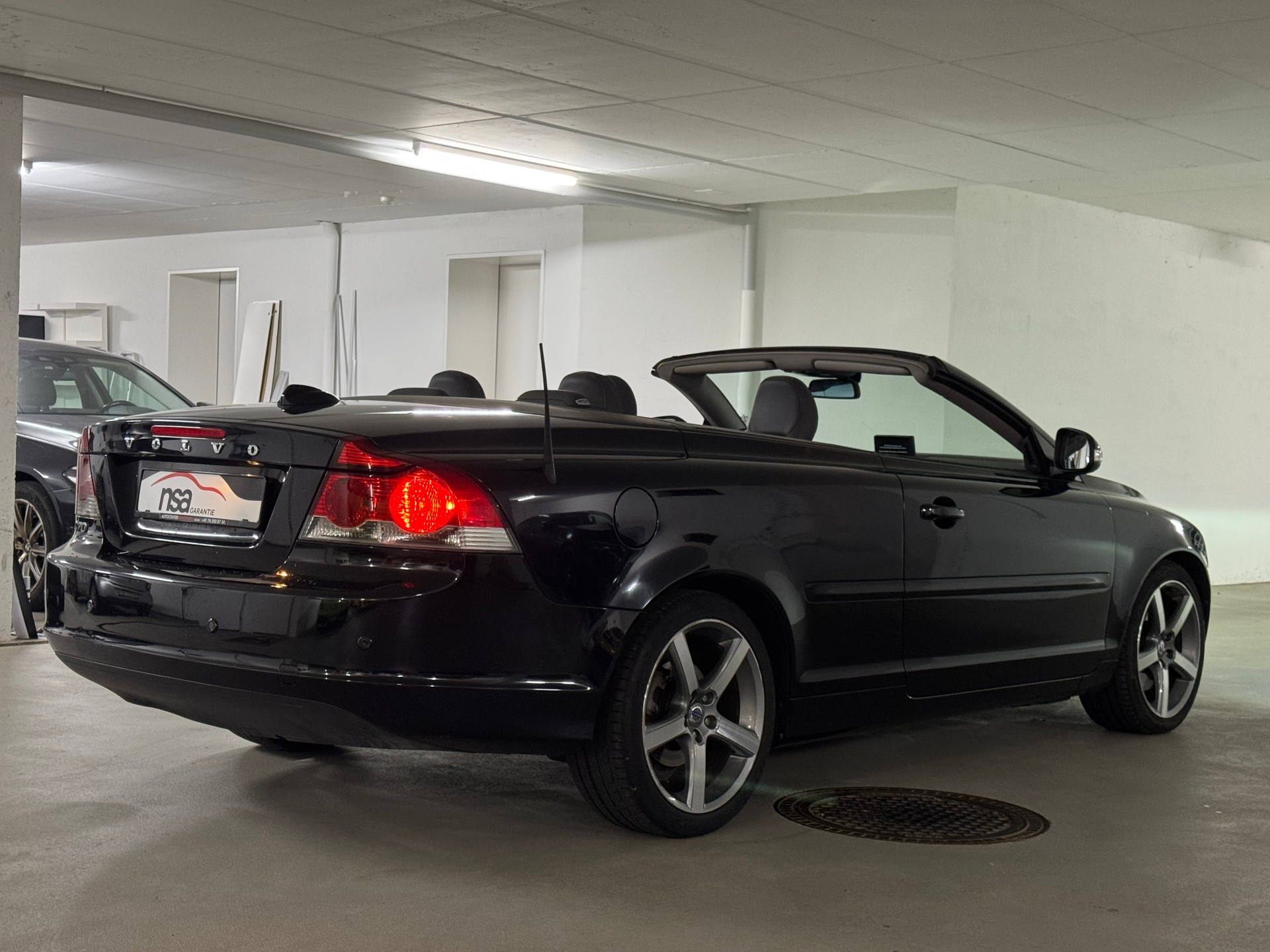 VOLVO C70 2.0D Summum Powershift 1-Hand-image-7