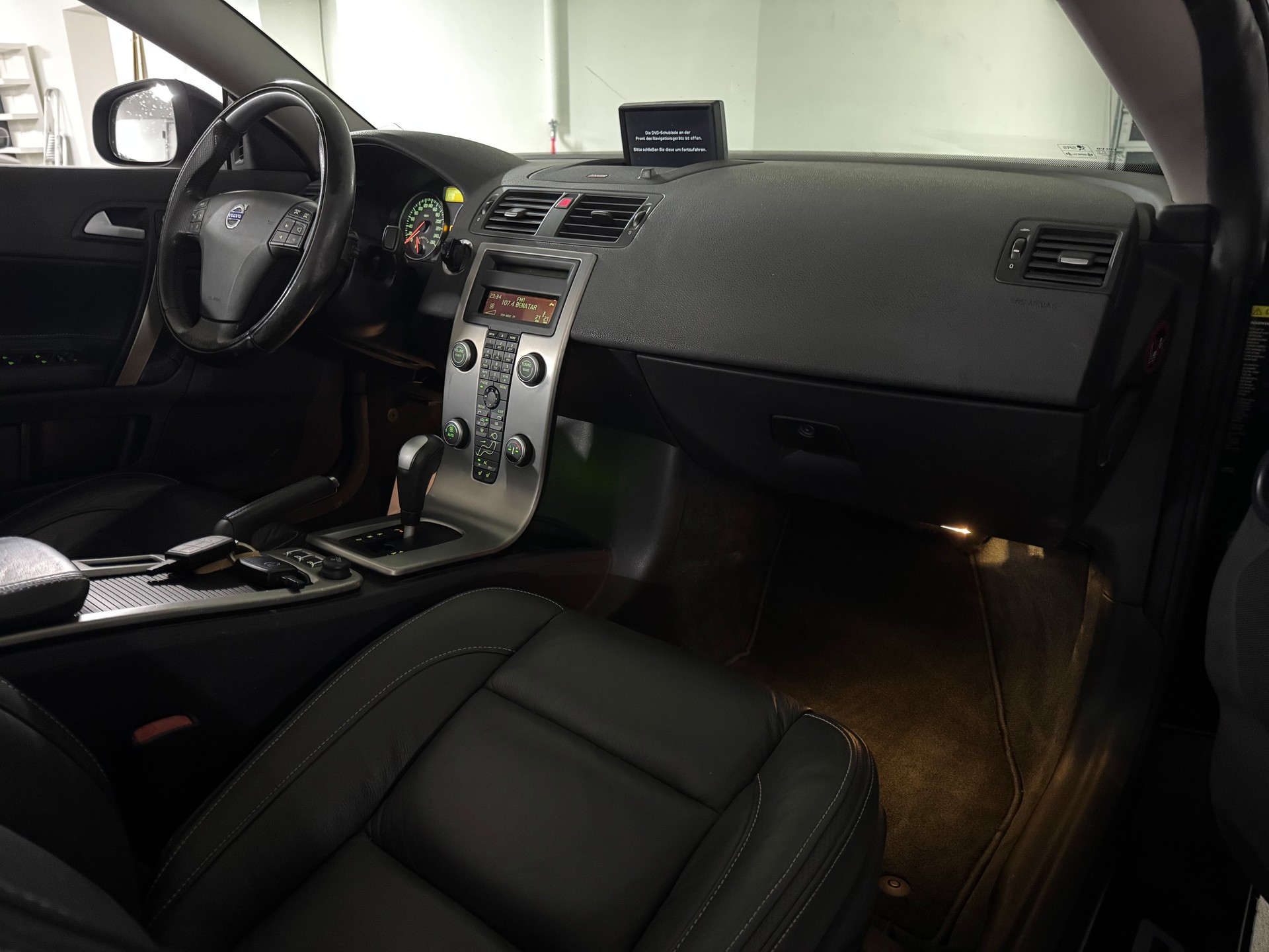 VOLVO C70 2.0D Summum Powershift 1-Hand-image-12