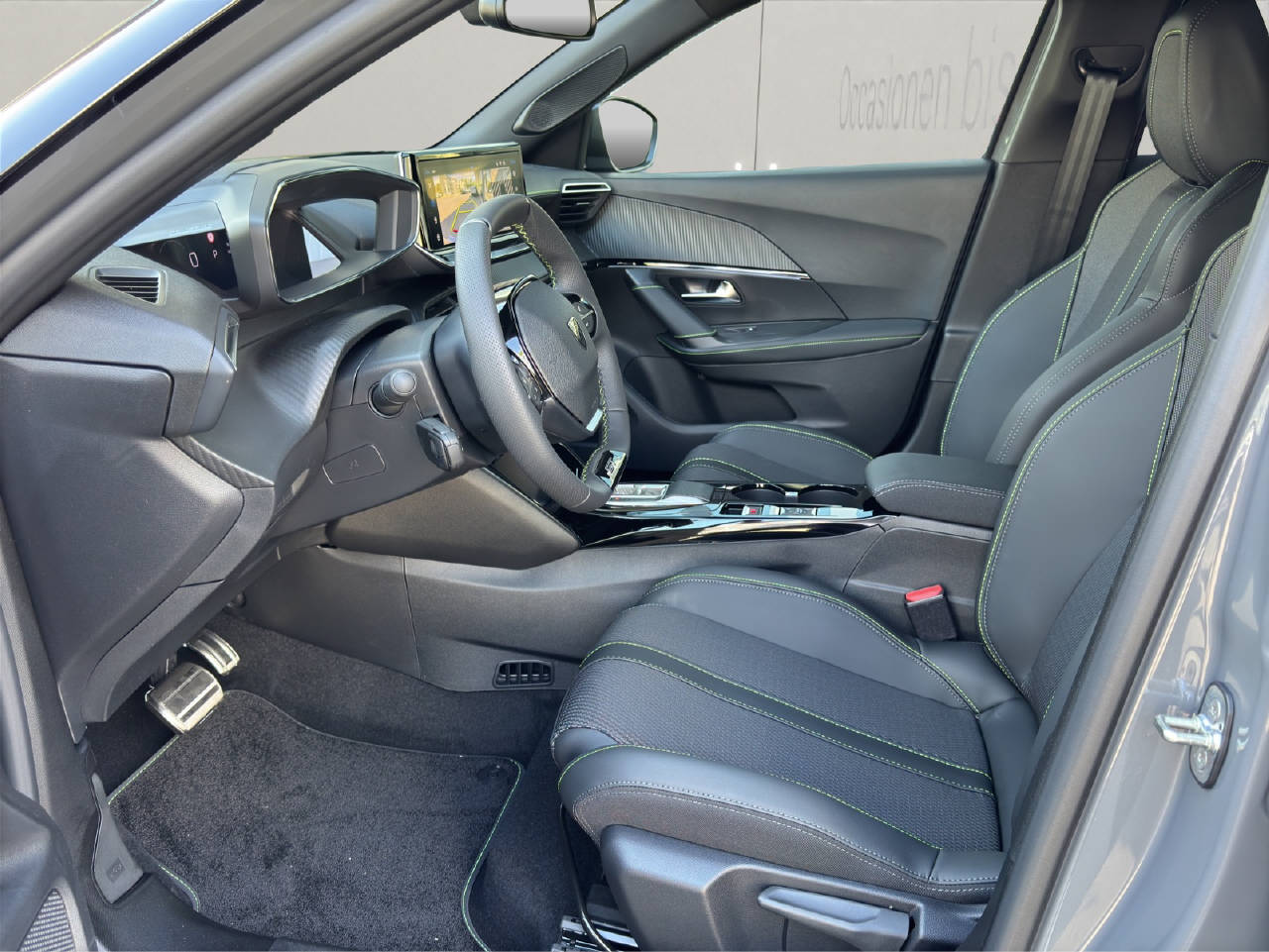 PEUGEOT 2008 1.2 Hybrid 145 GT-showroom-element-3