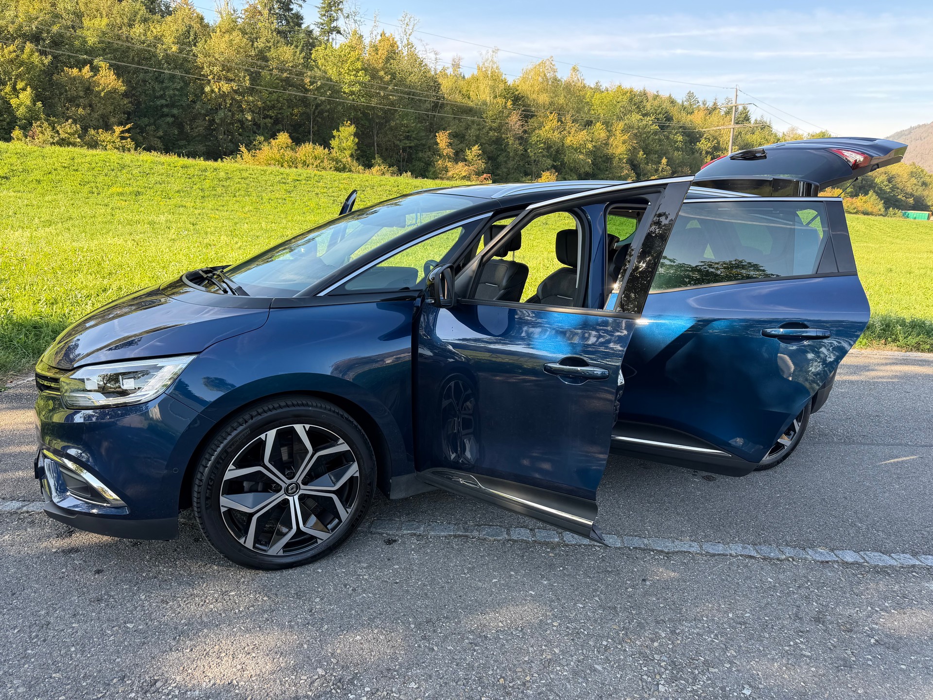 RENAULT GRAND SCENIC 1.3 16V TURBO 7 PLÄTZER VAN. NUR 43`000 KM. AUTOMAT. CH WAGEN "HAGELSCHADEN"-showroom-element-2