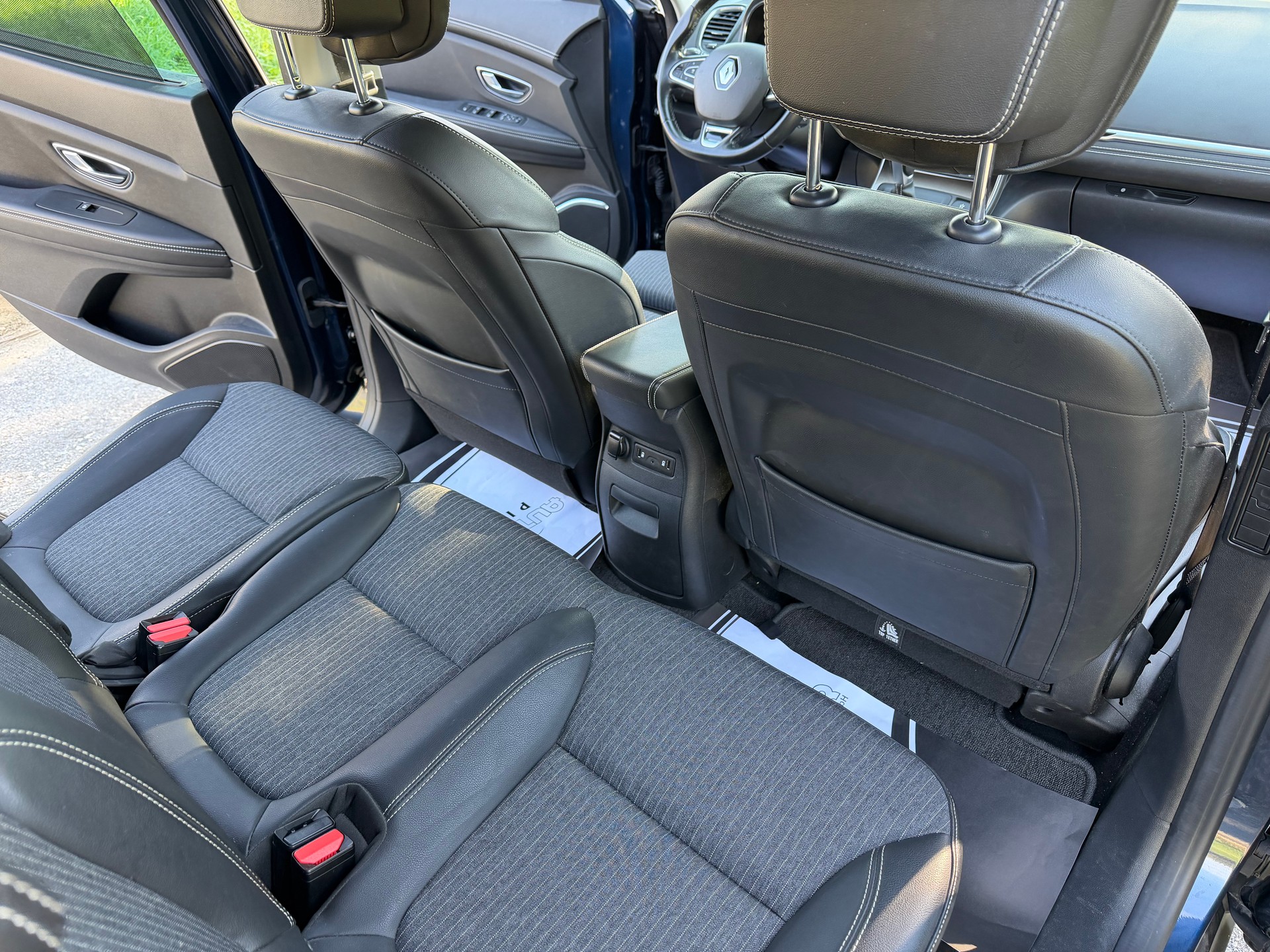 RENAULT GRAND SCENIC 1.3 16V TURBO 7 PLÄTZER VAN. NUR 43`000 KM. AUTOMAT. CH WAGEN "HAGELSCHADEN"-image-32