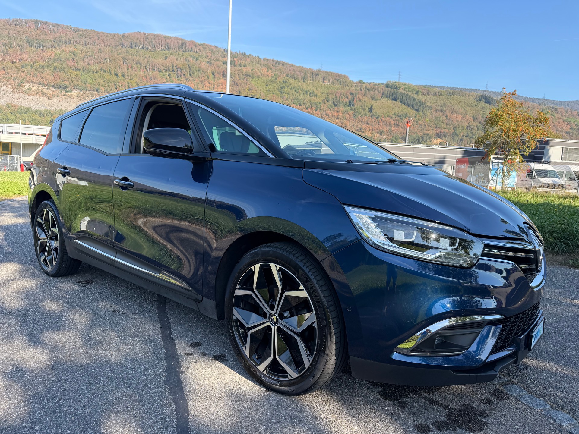 RENAULT GRAND SCENIC 1.3 16V TURBO 7 PLÄTZER VAN. NUR 43`000 KM. AUTOMAT. CH WAGEN "HAGELSCHADEN"
