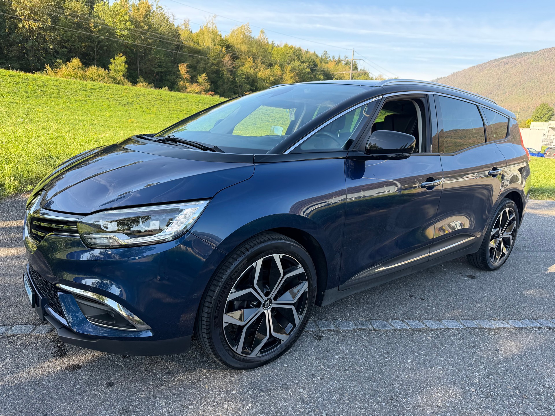 RENAULT GRAND SCENIC 1.3 16V TURBO 7 PLÄTZER VAN. NUR 43`000 KM. AUTOMAT. CH WAGEN "HAGELSCHADEN"-showroom-element-1