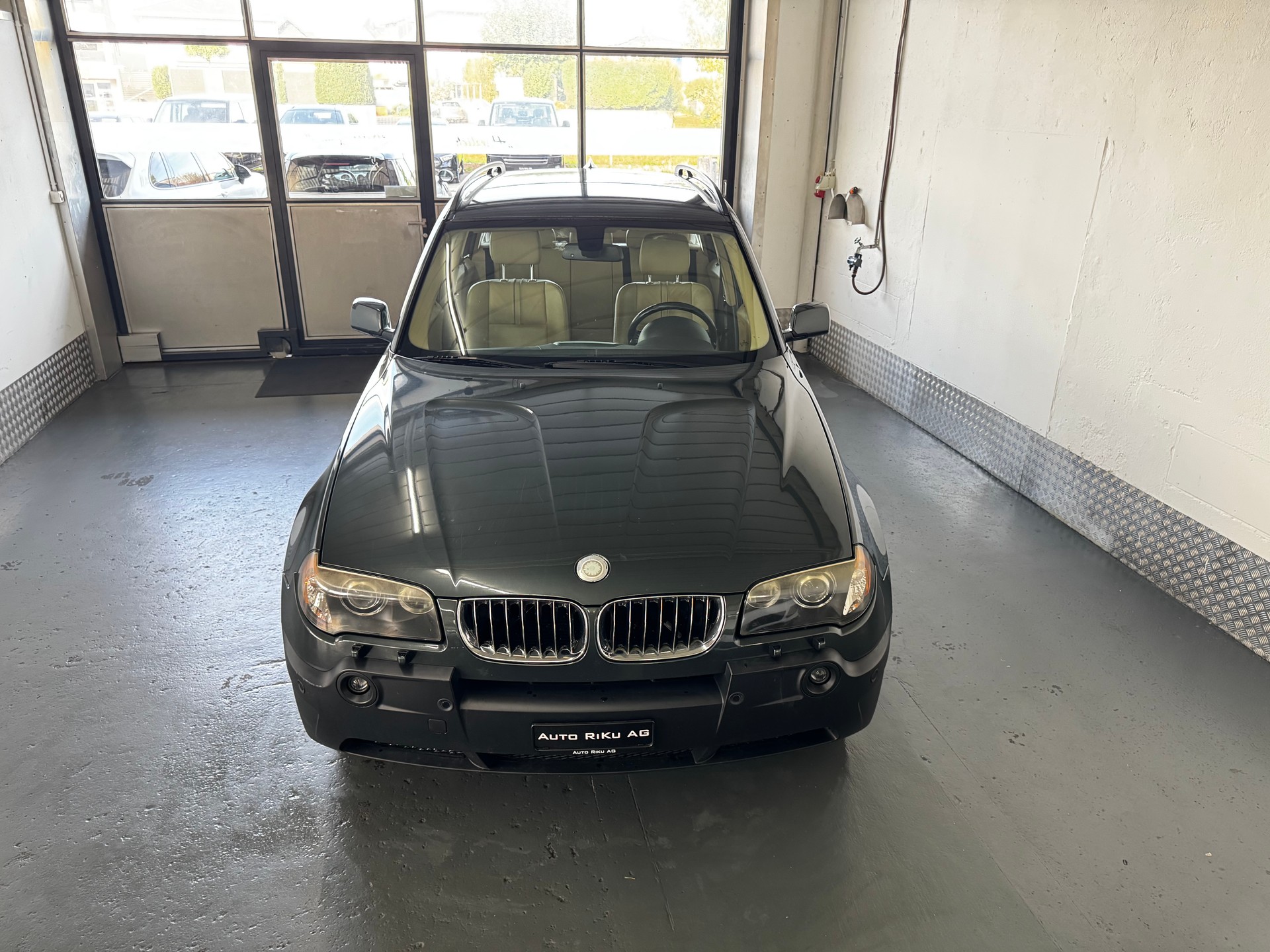 BMW X3 3.0i-showroom-element-2