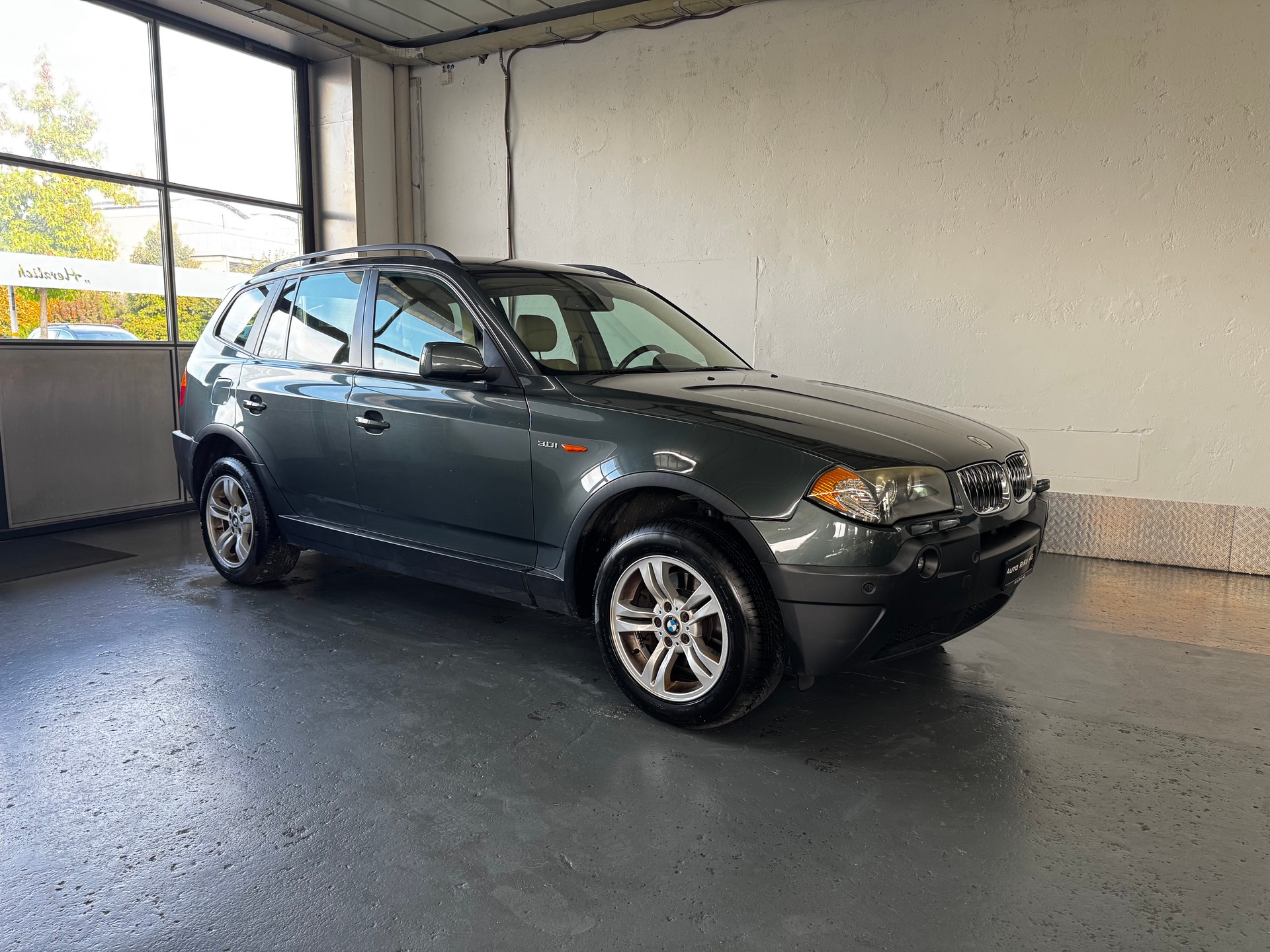 BMW X3 3.0i-showroom-element-1
