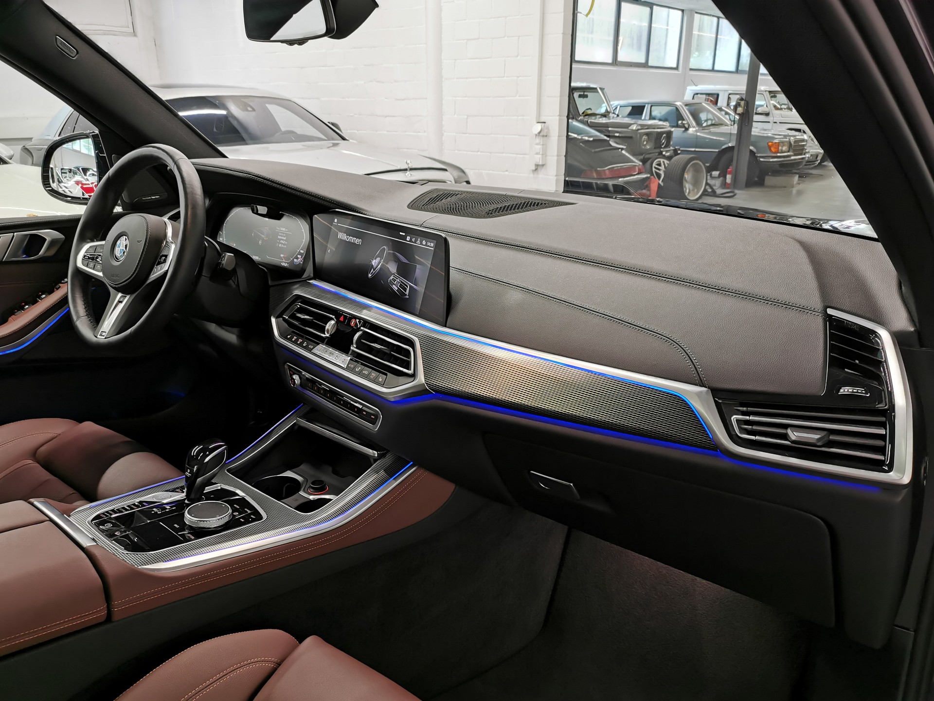 BMW X5 xDrive M50i Steptronic LASER LICHT 360 ADAP. FAHRWERK EL. ANHÄNGERKUPPLUNG CH-AUTO SKY-LOUNGE HARMAN KARDON ETC.-image-10