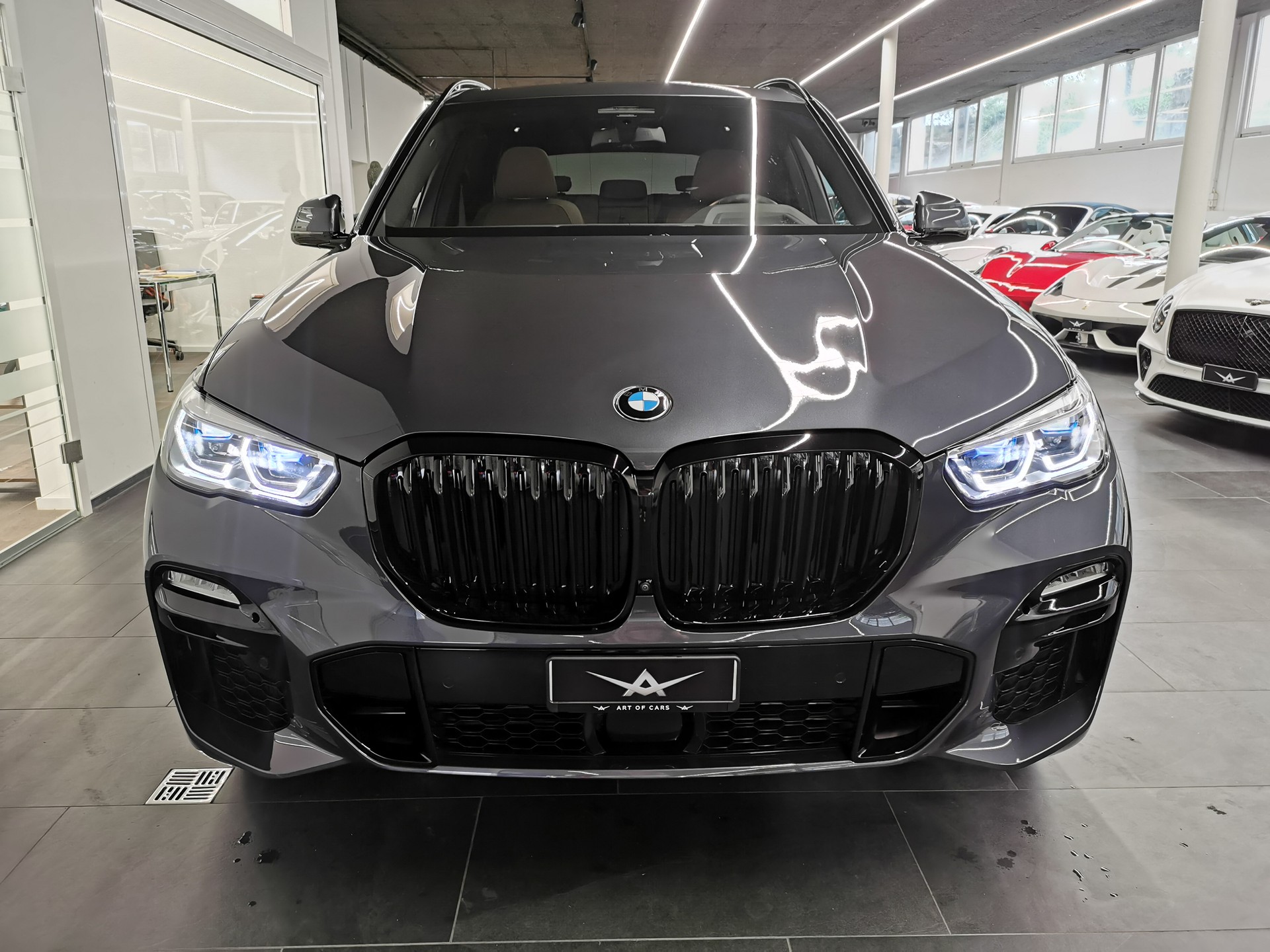 BMW X5 xDrive M50i Steptronic LASER LICHT 360 ADAP. FAHRWERK EL. ANHÄNGERKUPPLUNG CH-AUTO SKY-LOUNGE HARMAN KARDON ETC.-image-1