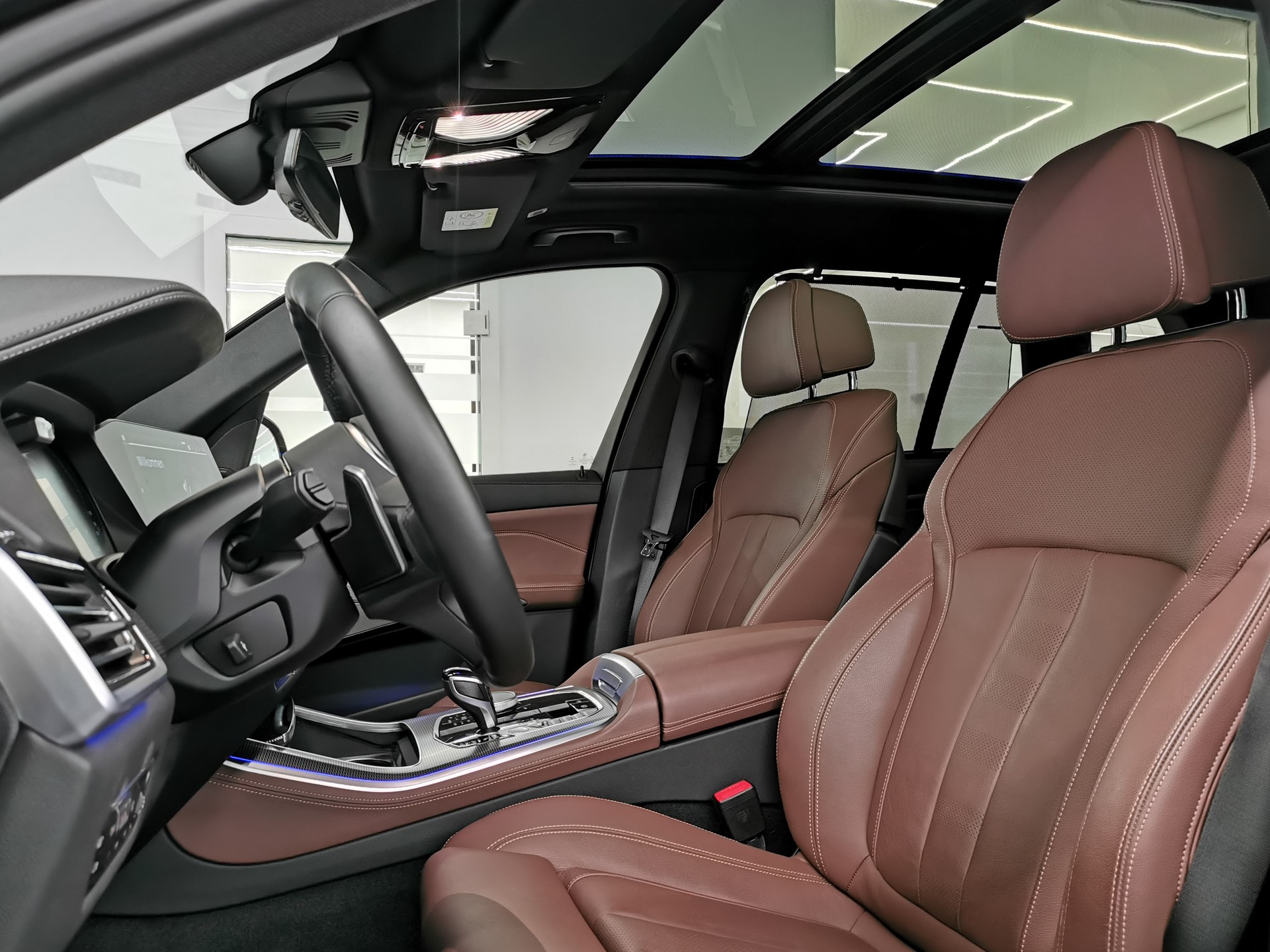 BMW X5 xDrive M50i Steptronic LASER LICHT 360 ADAP. FAHRWERK EL. ANHÄNGERKUPPLUNG CH-AUTO SKY-LOUNGE HARMAN KARDON ETC.-image-9
