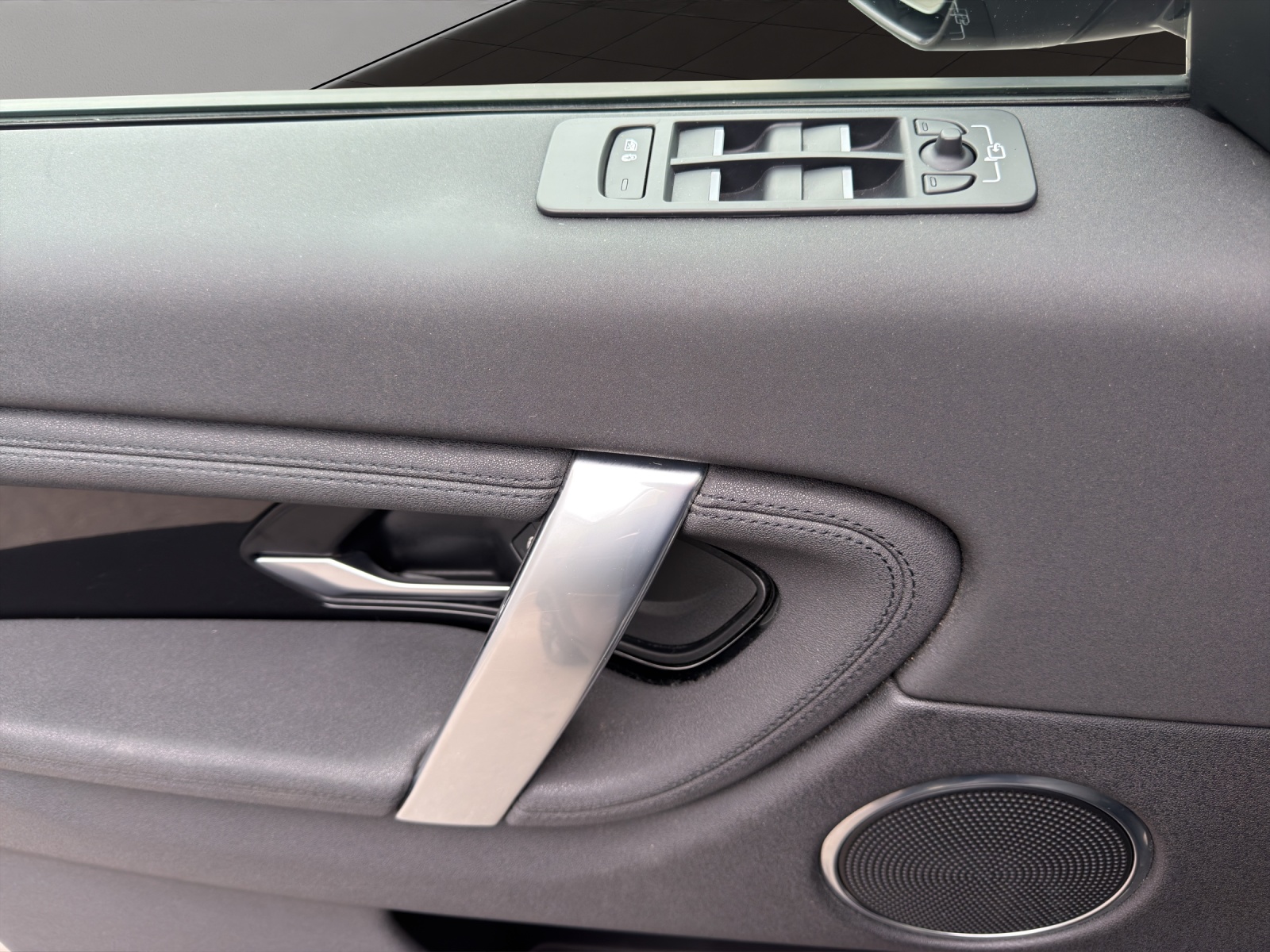 LAND ROVER Discovery Sport P200 2.0 Si4 MHEV HSE AT9-image-11