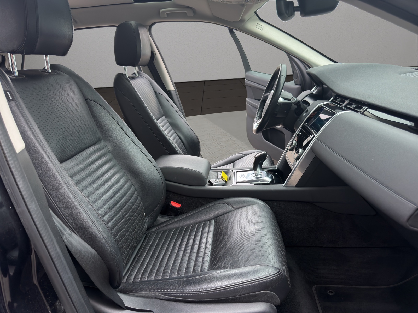 LAND ROVER Discovery Sport P200 2.0 Si4 MHEV HSE AT9-image-16