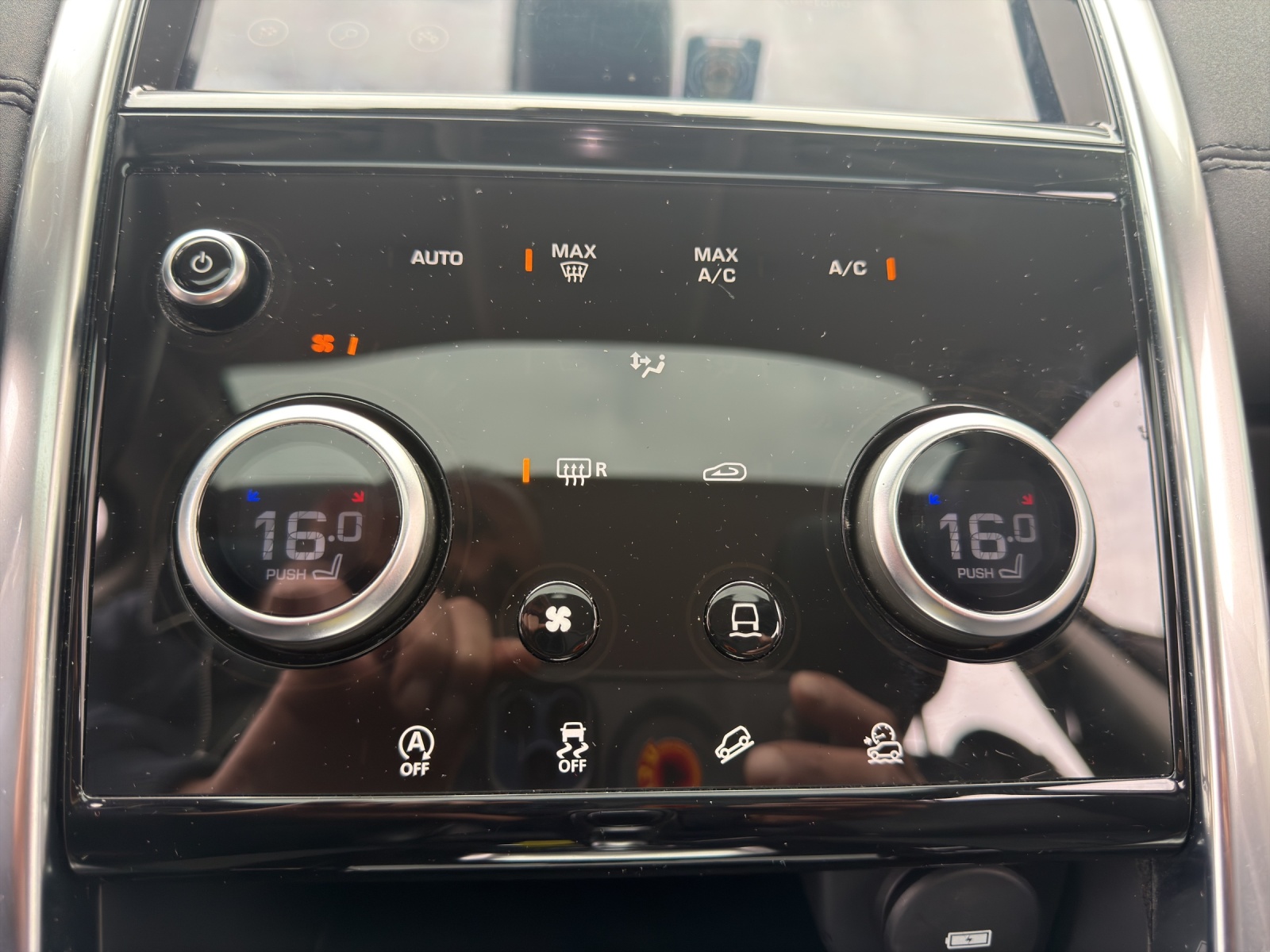 LAND ROVER Discovery Sport P200 2.0 Si4 MHEV HSE AT9-image-14