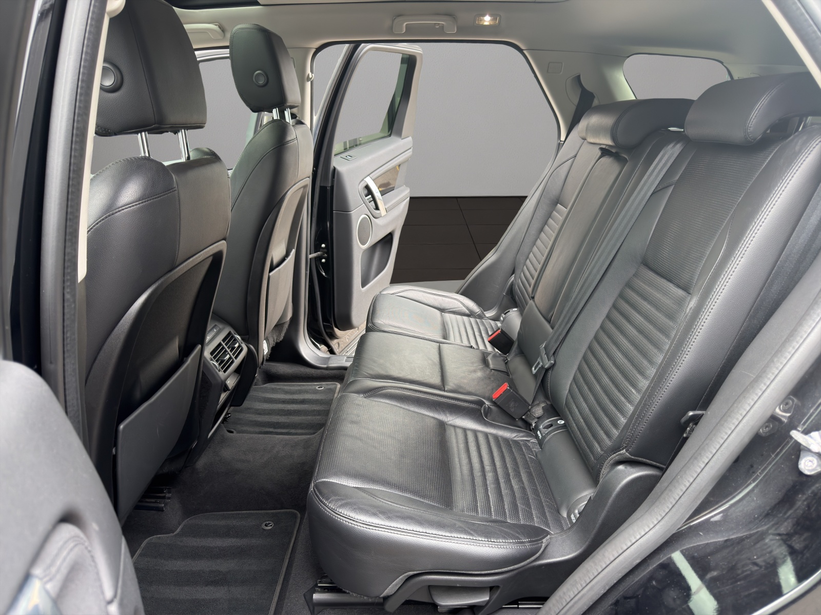 LAND ROVER Discovery Sport P200 2.0 Si4 MHEV HSE AT9-image-12