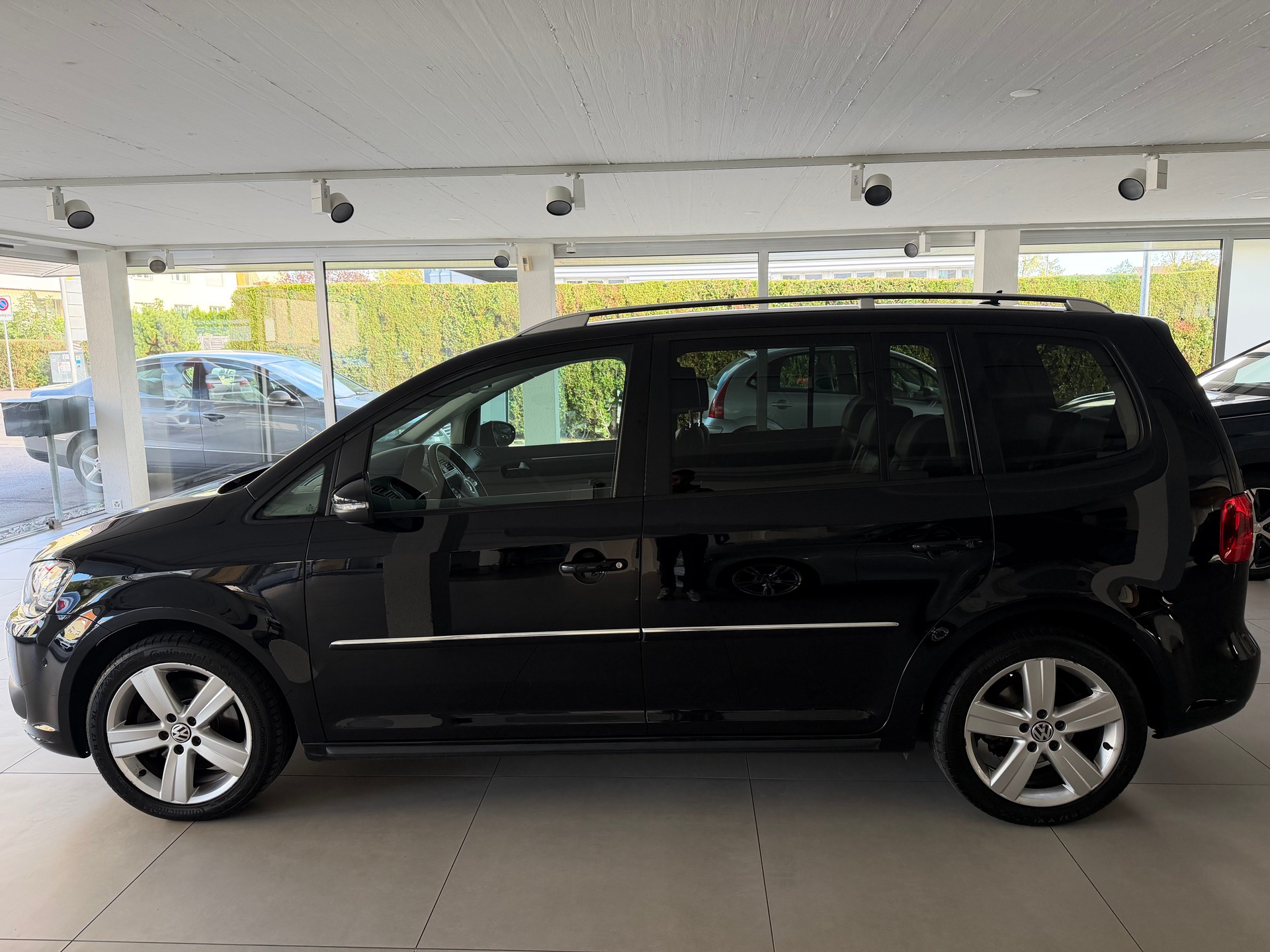 VW Touran 2.0 TDI BlueMotion Technology Highline DSG-image-4