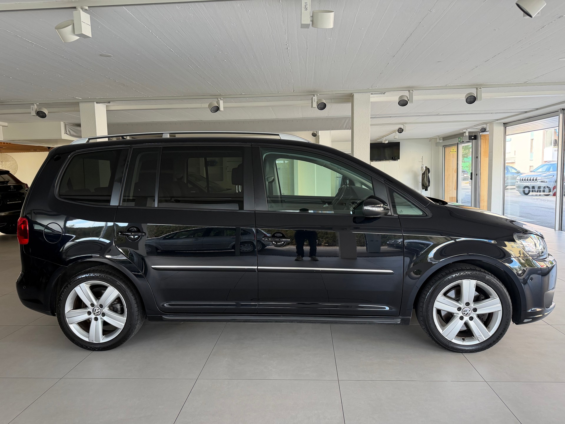 VW Touran 2.0 TDI BlueMotion Technology Highline DSG-showroom-element-3