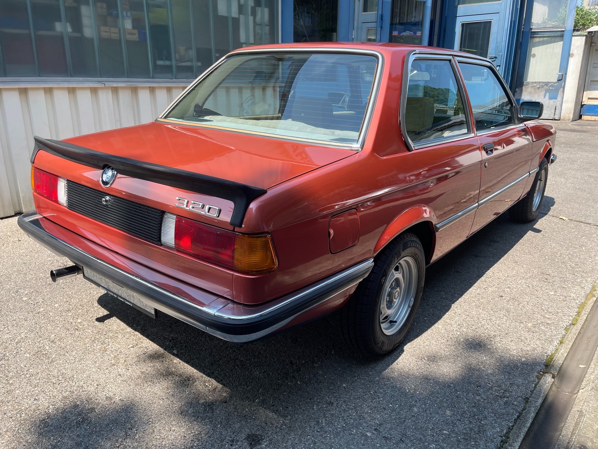 BMW 320-image-2