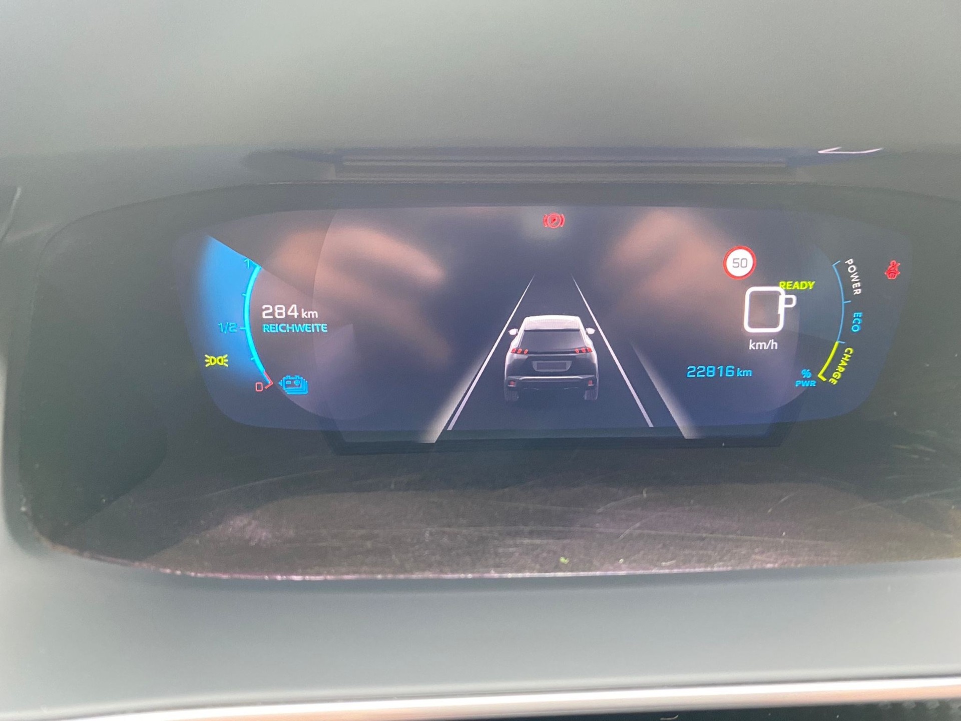 PEUGEOT 2008 e GT-showroom-element-2