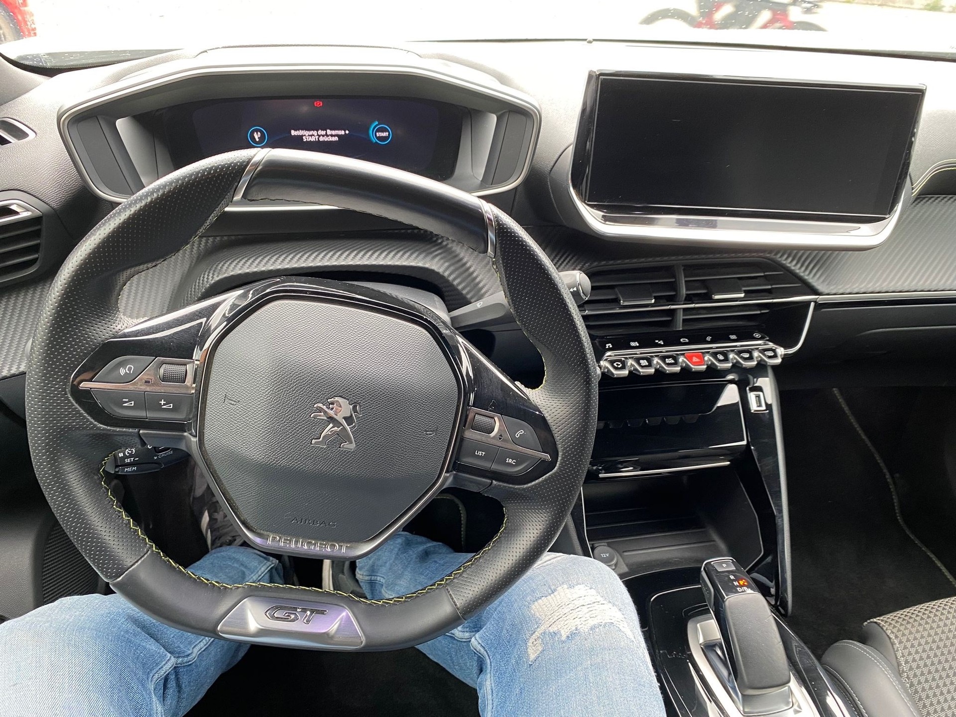 PEUGEOT 2008 e GT-showroom-element-3