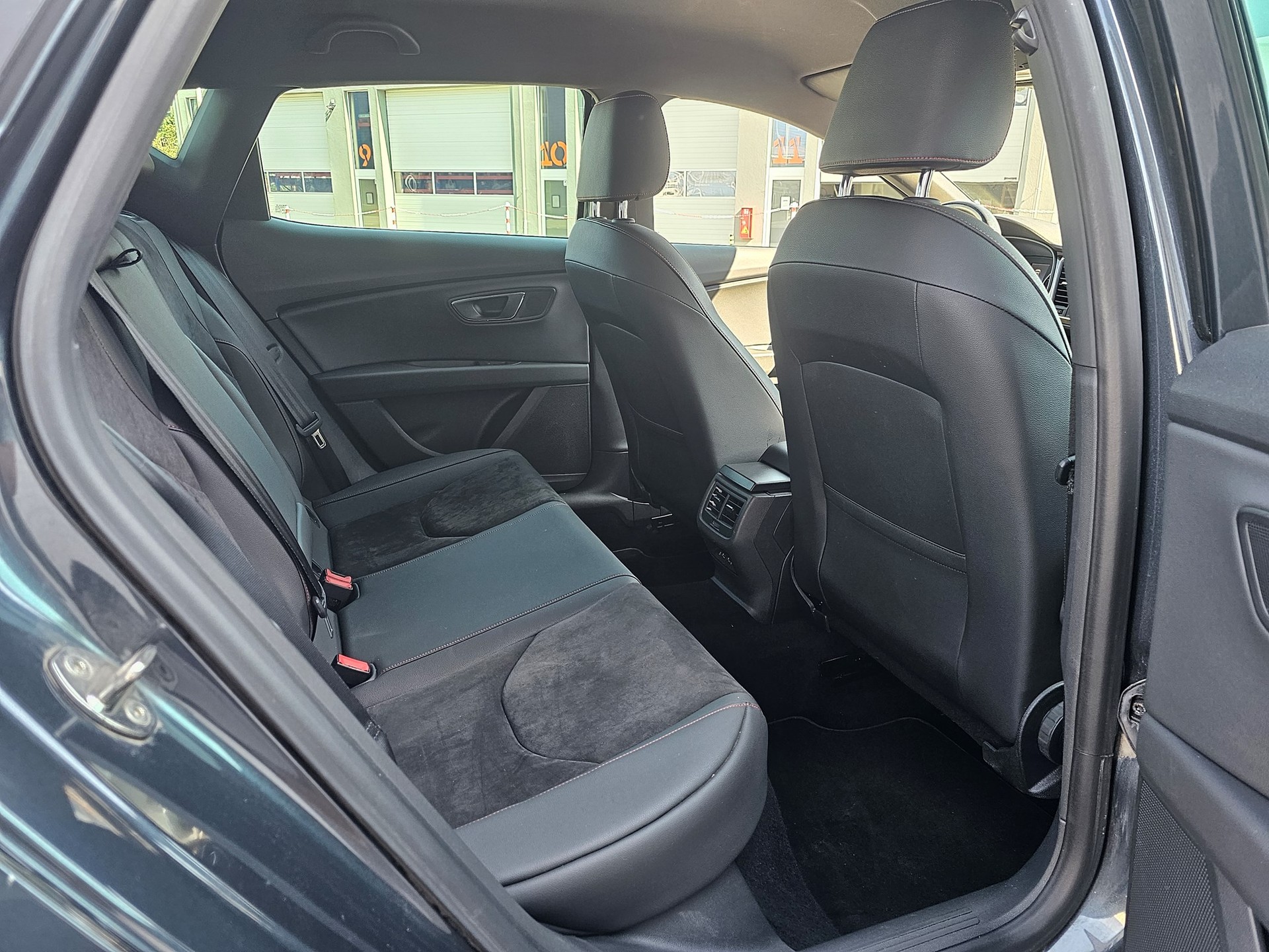 SEAT Leon 1.5 TGI FR DSG-image-9
