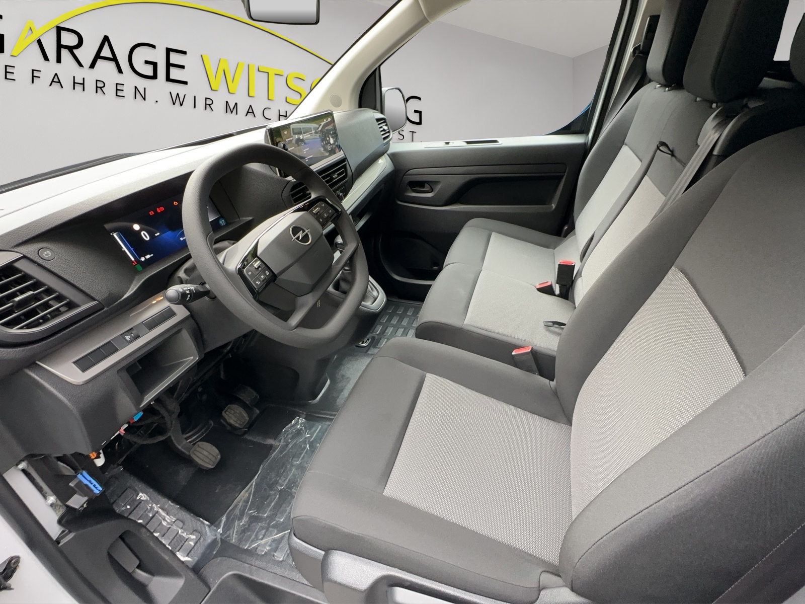 OPEL Vivaro Cargo M 2.7t 2.0 CDTi-image-8