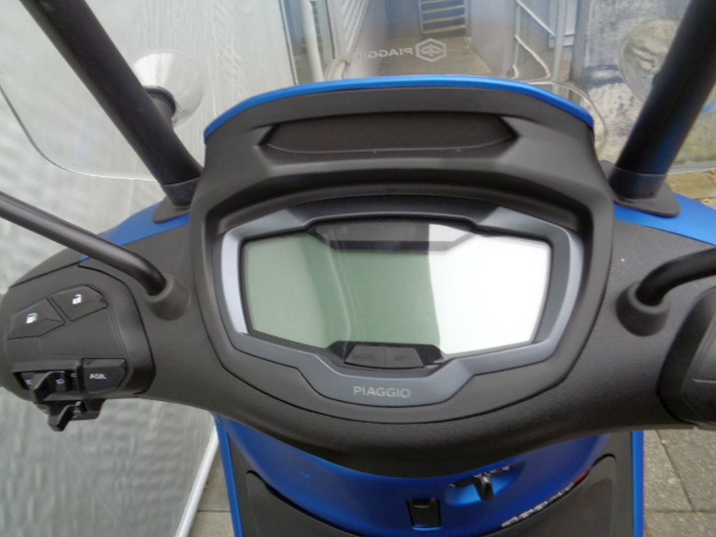 PIAGGIO BEVERLY 400 HPE-image-6