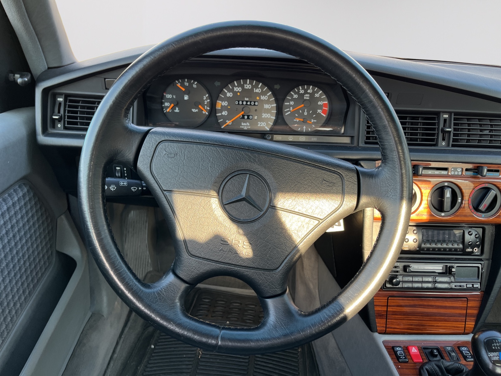 MERCEDES-BENZ 190 E 2.3-image-10