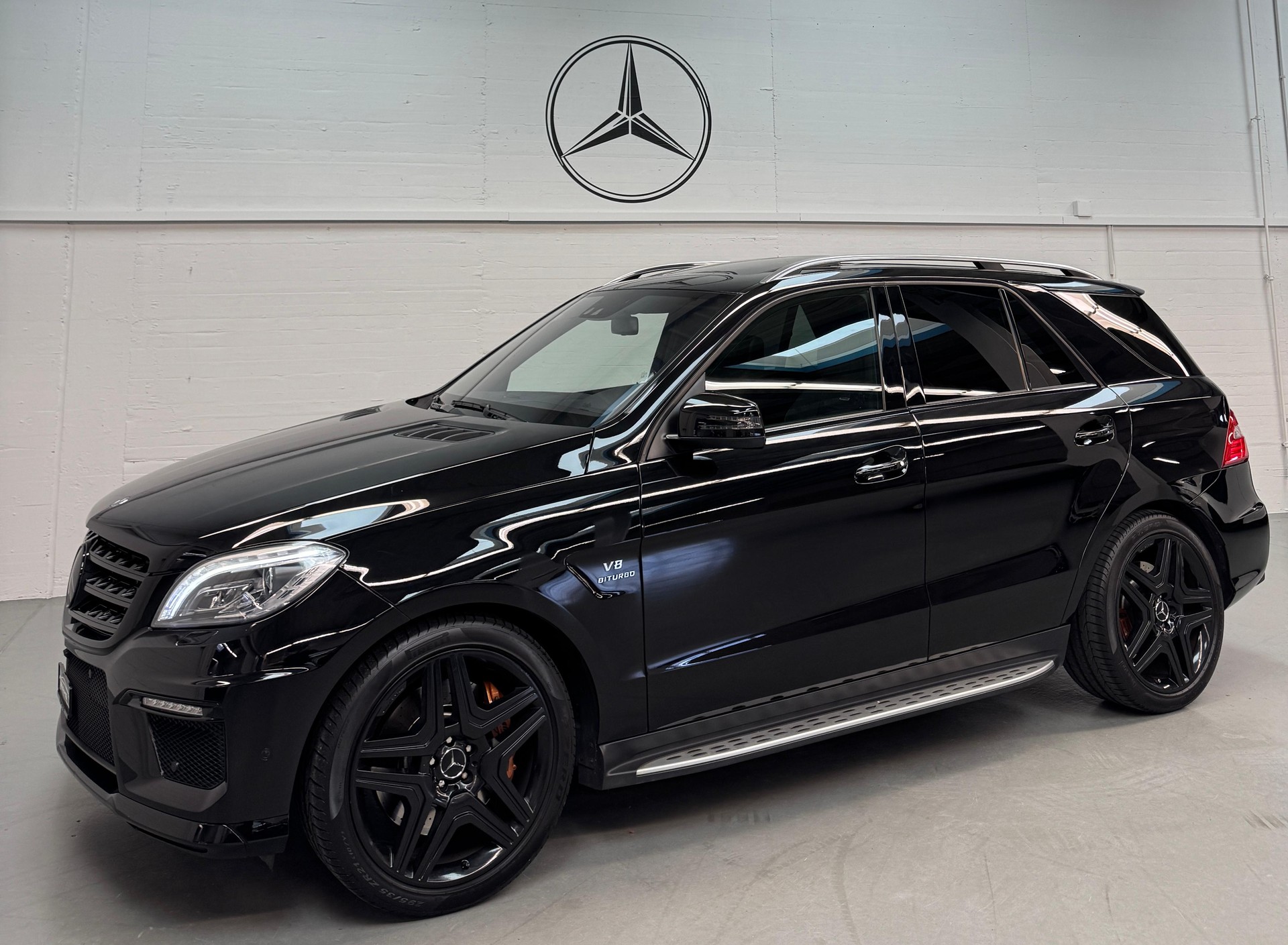 MERCEDES-BENZ ML 63 AMG Executive 4Matic Speedshift All Black Performance-showroom-element-1