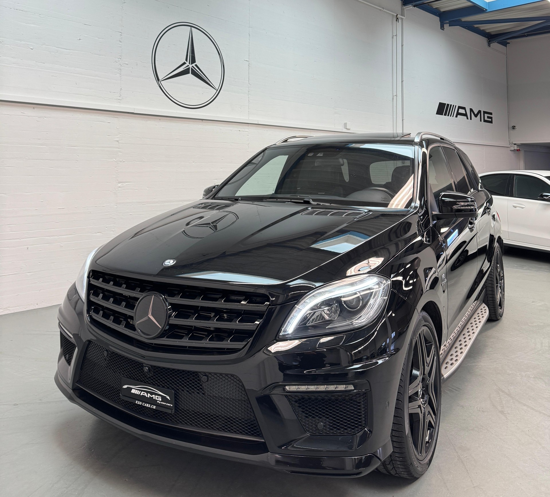 MERCEDES-BENZ ML 63 AMG Executive 4Matic Speedshift All Black Performance-showroom-element-2