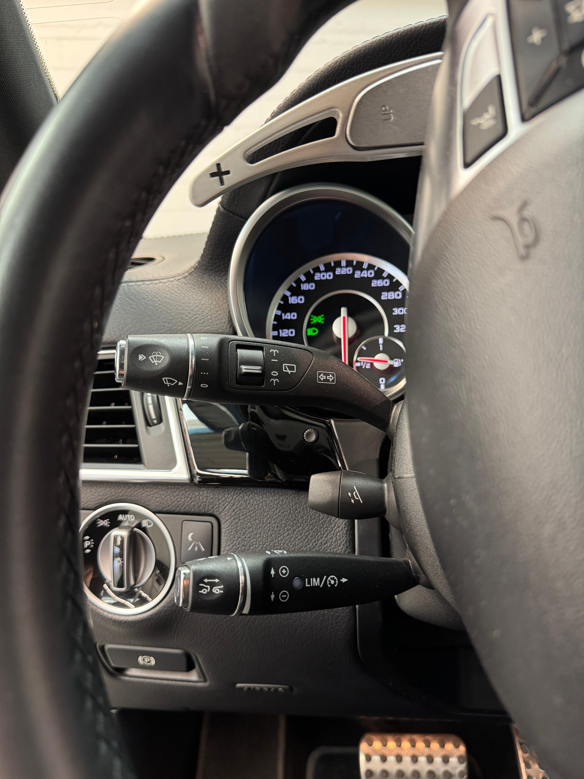 MERCEDES-BENZ ML 63 AMG Executive 4Matic Speedshift All Black Performance-image-21